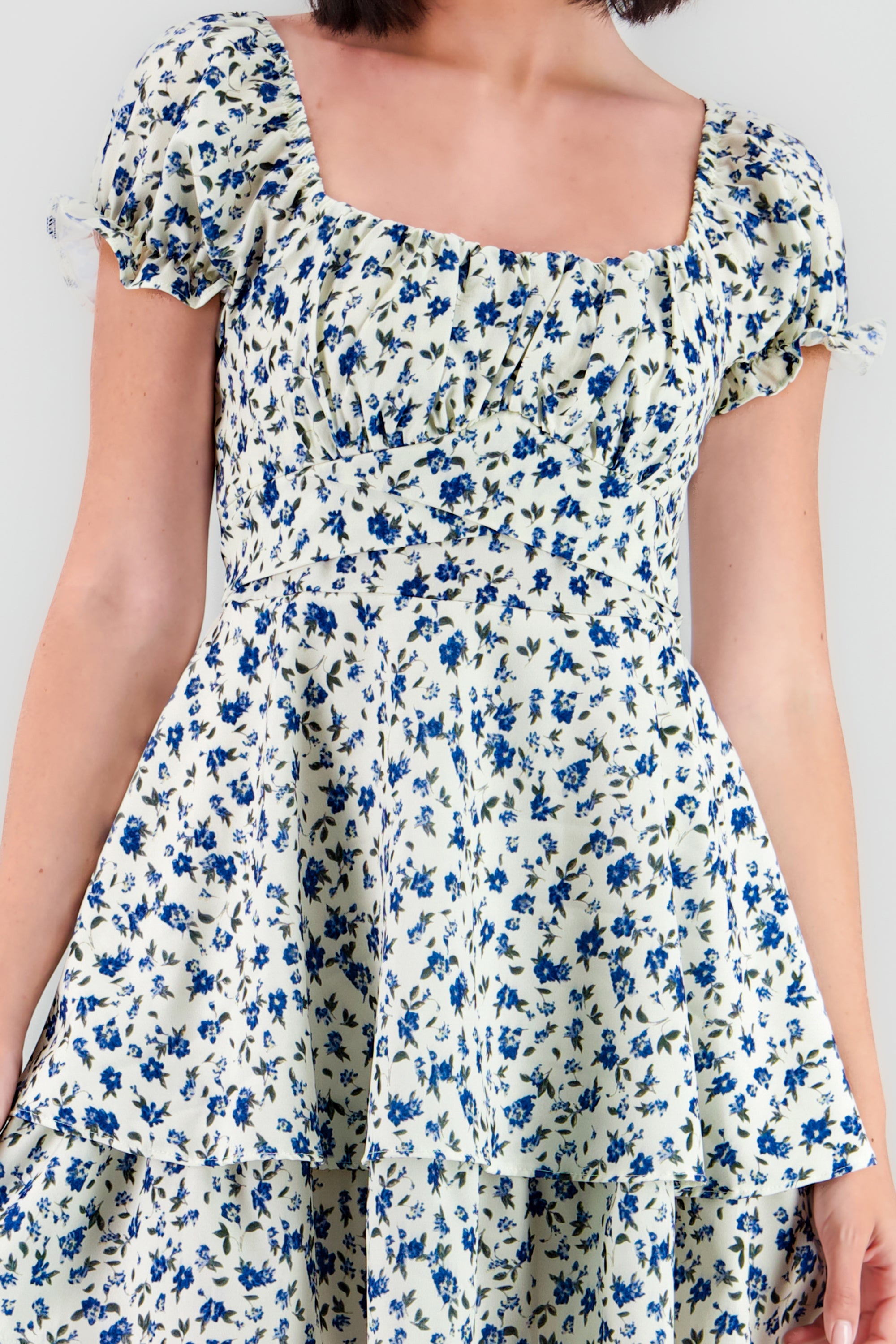 Vestido mini escote cuadrado flores