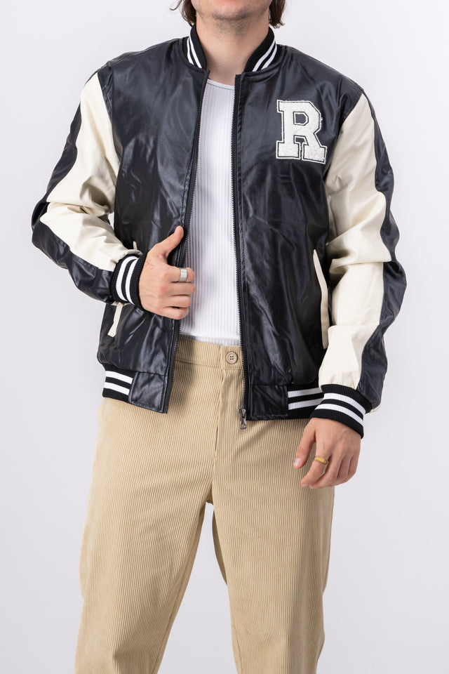 Chamarra efecto piel varsity R