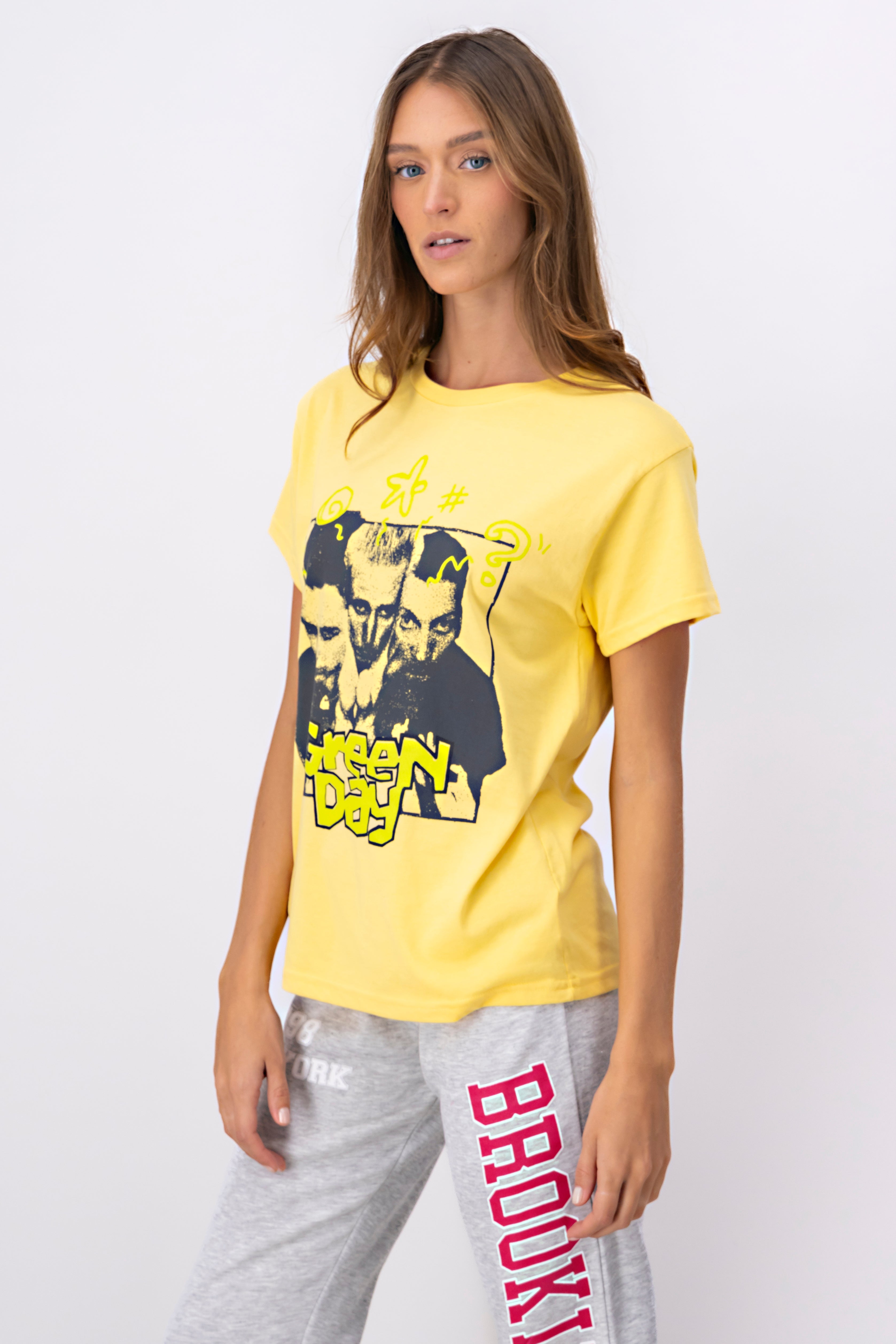 Playera manga corta Green Day AMARILLO