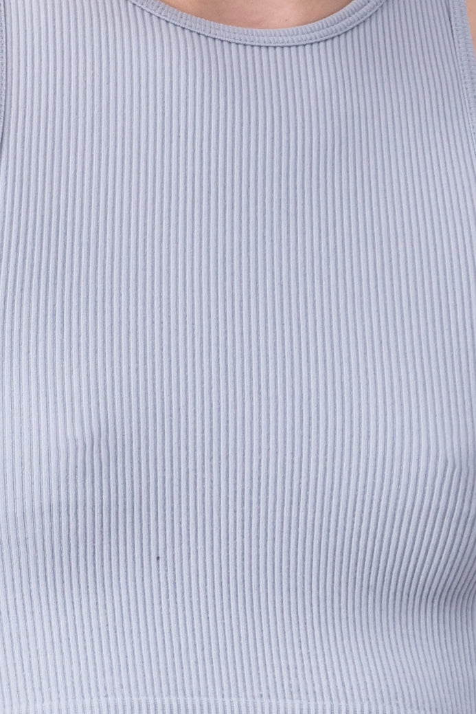 Top crop liso sin manga GRIS