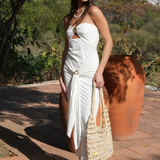 Vestido strapless cut out