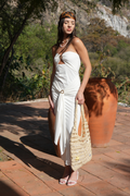 Vestido strapless cut out