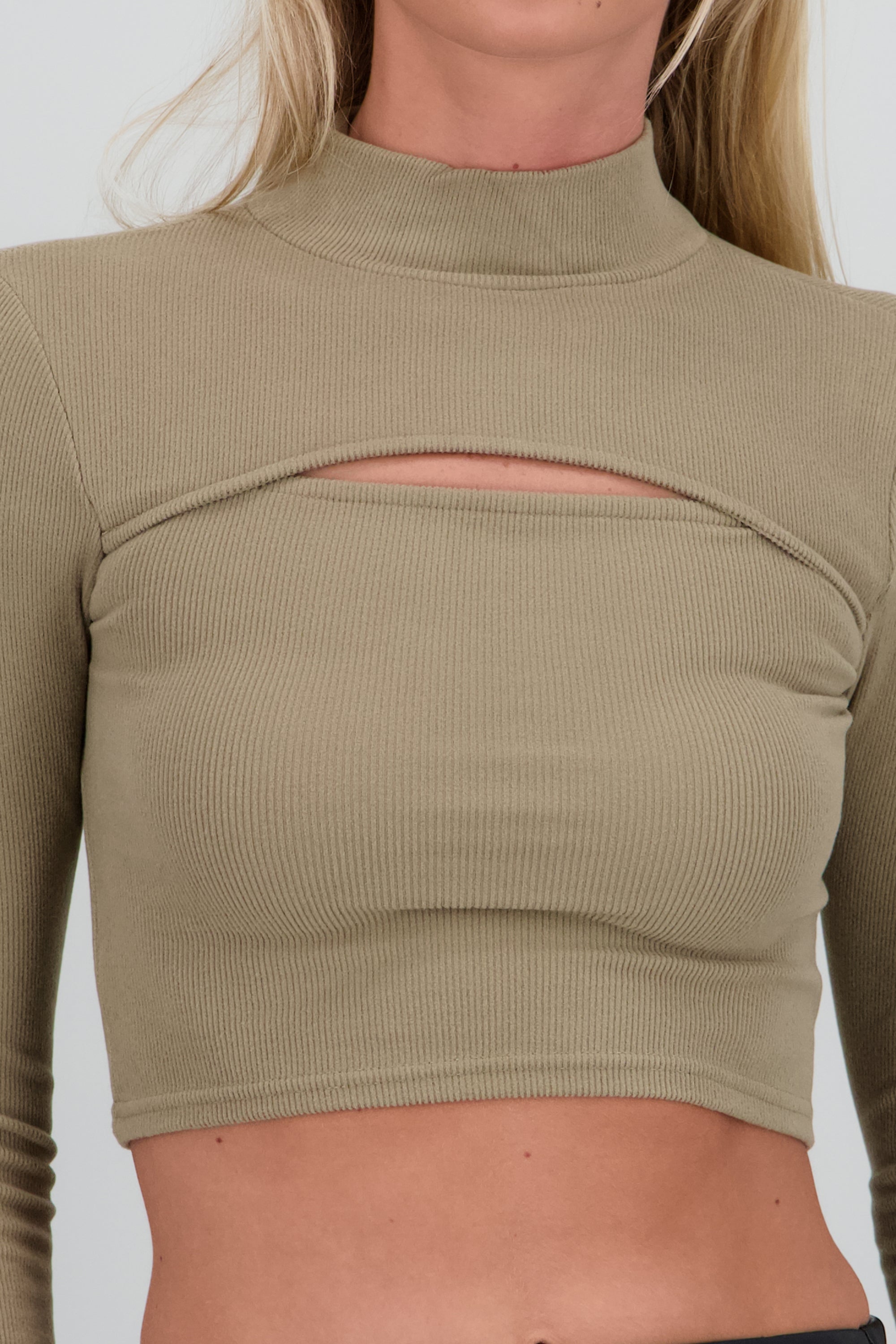 Top acanalado cut out liso OLIVO