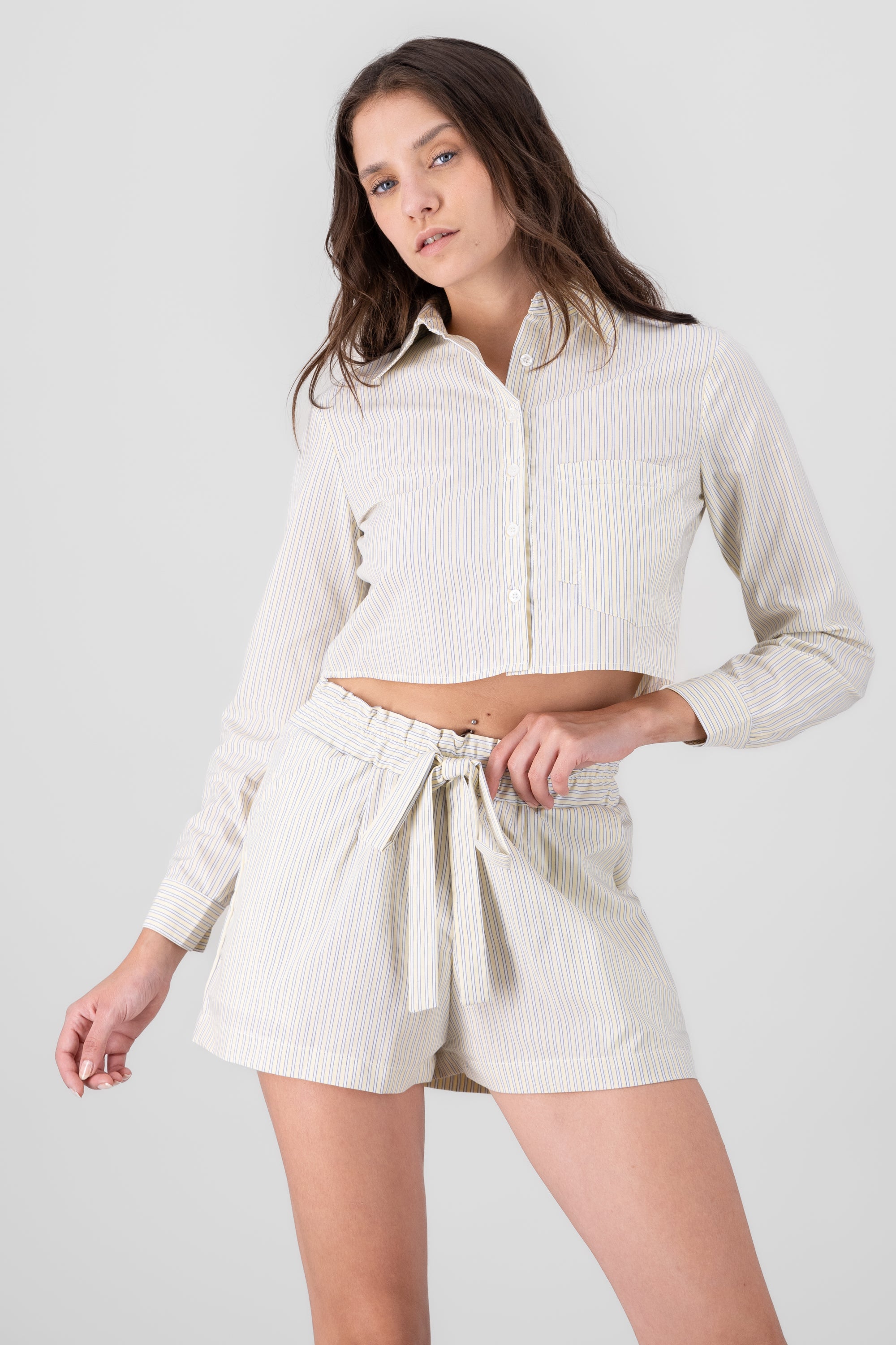 Camisa Crop Doble Bolsillo