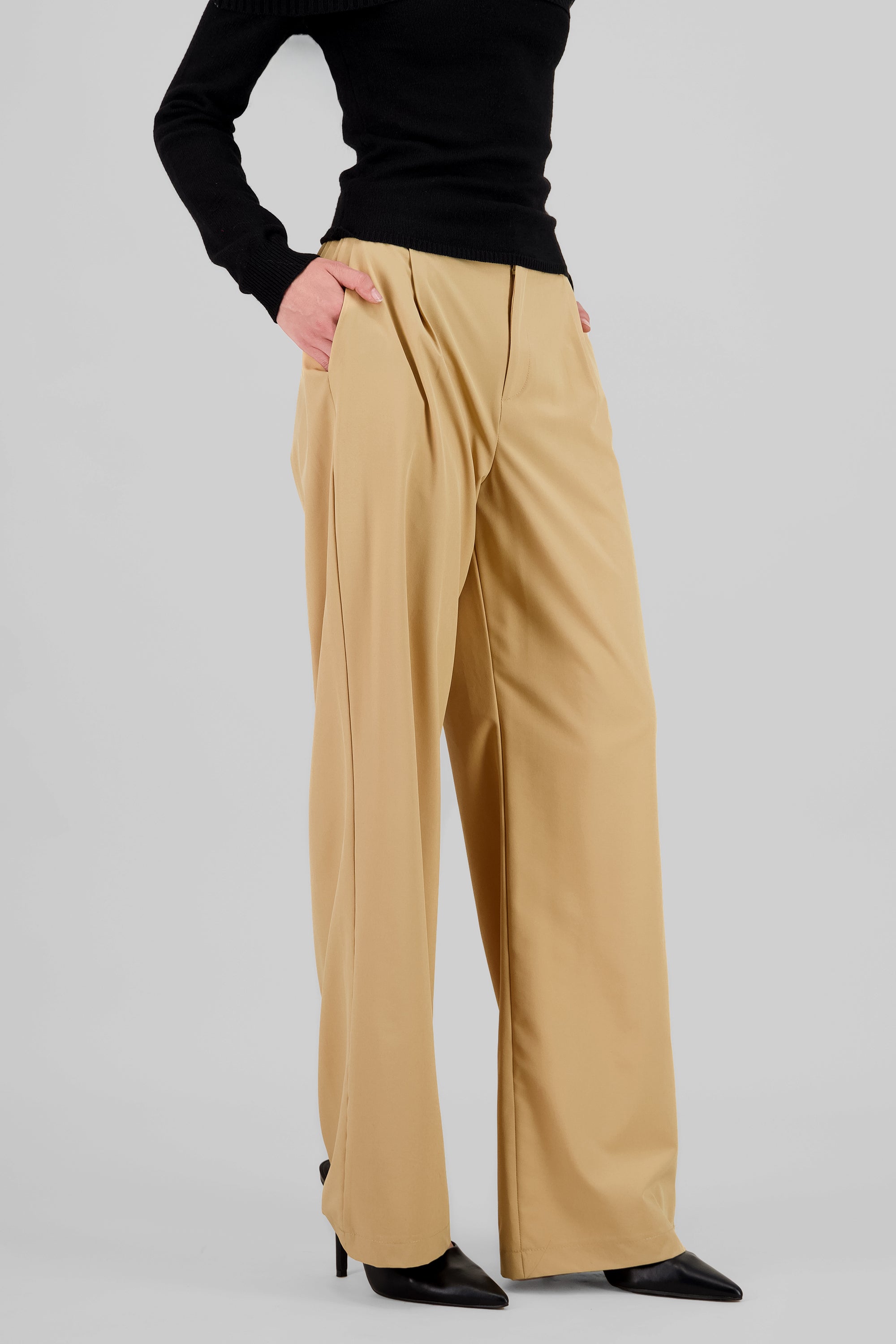 Pantalón Recto Pinzas Bolsillos BEIGE