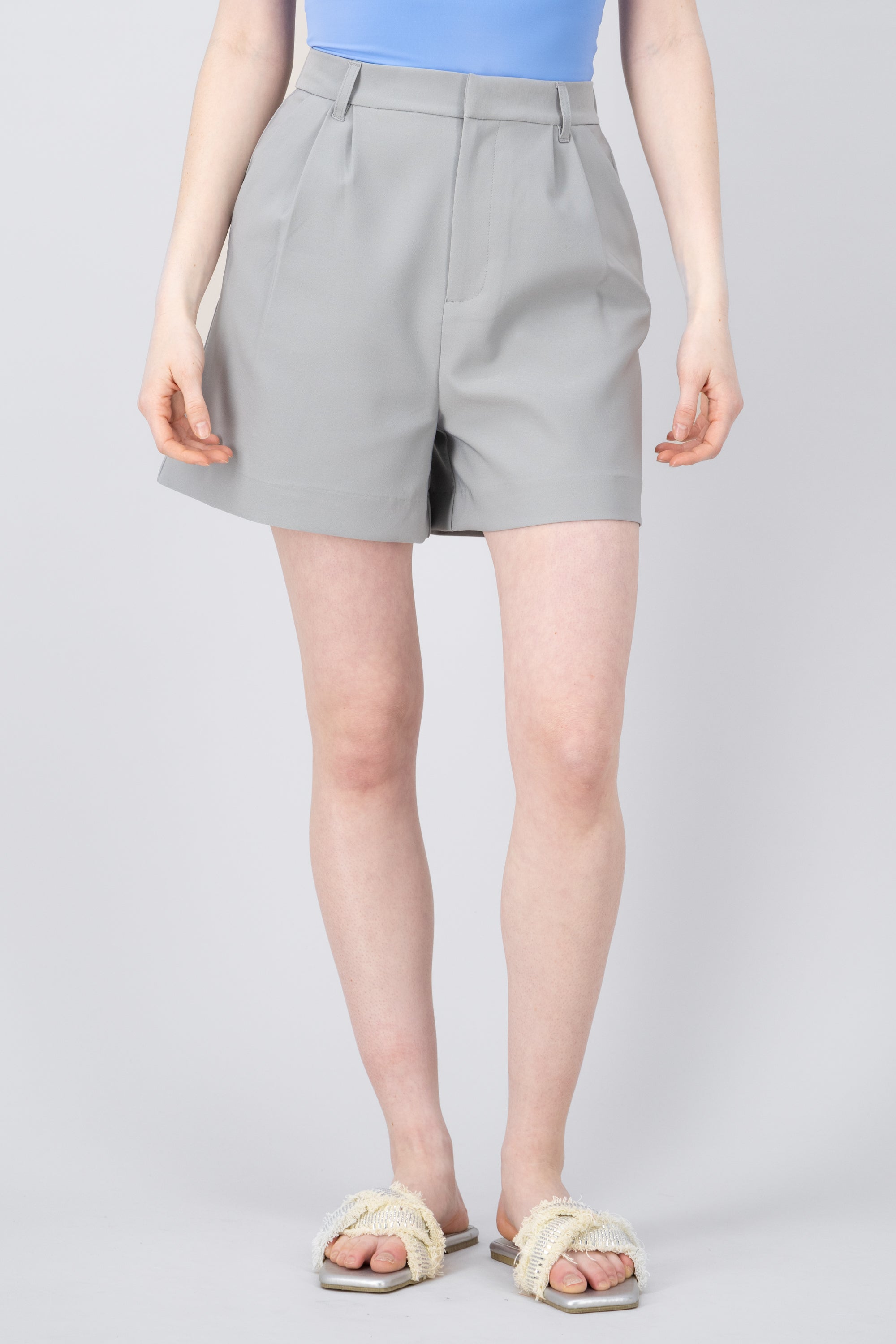 Shorts vestir con pinzas GRIS