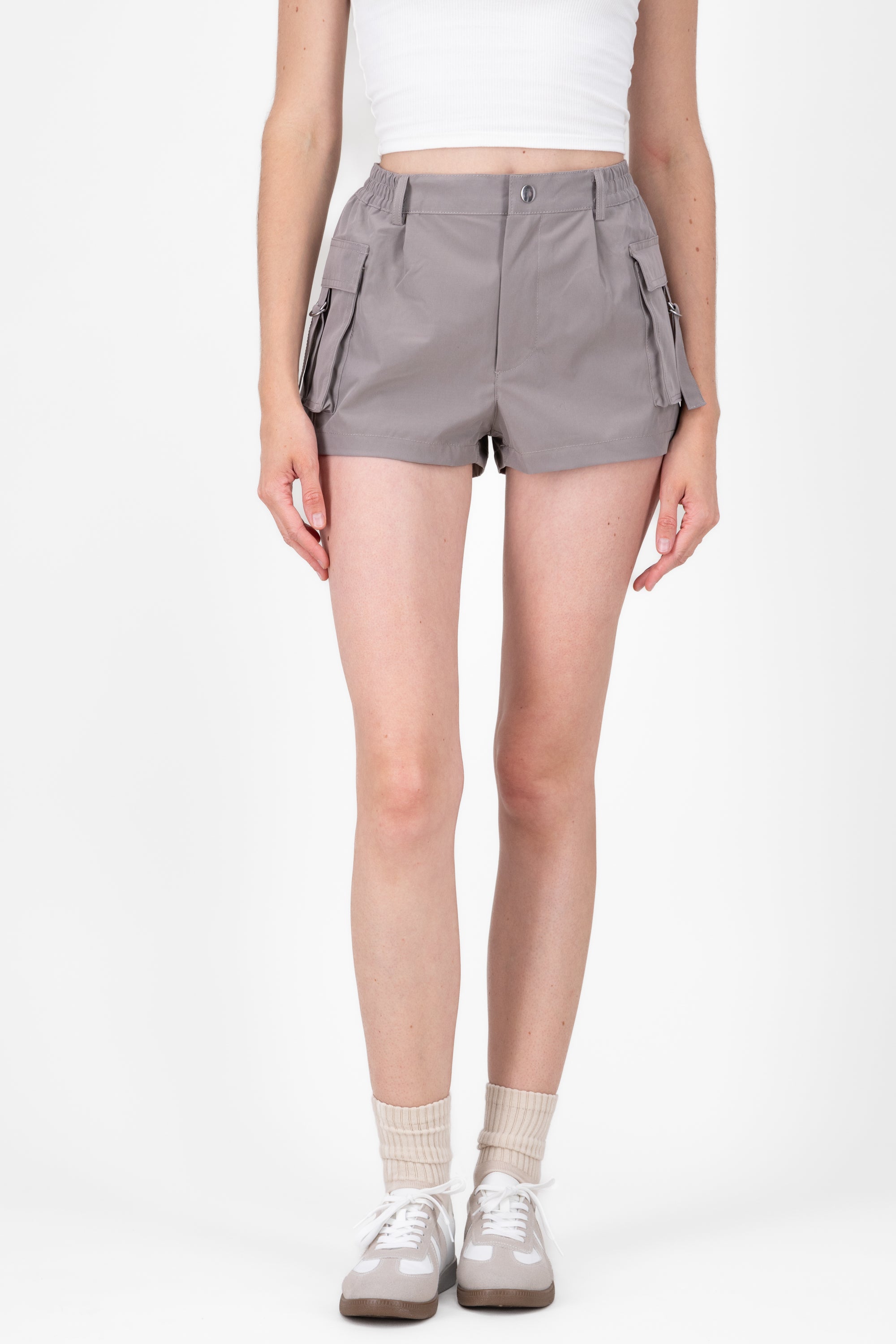 Shorts Tipo Parachute Bolsas Cargo GRIS