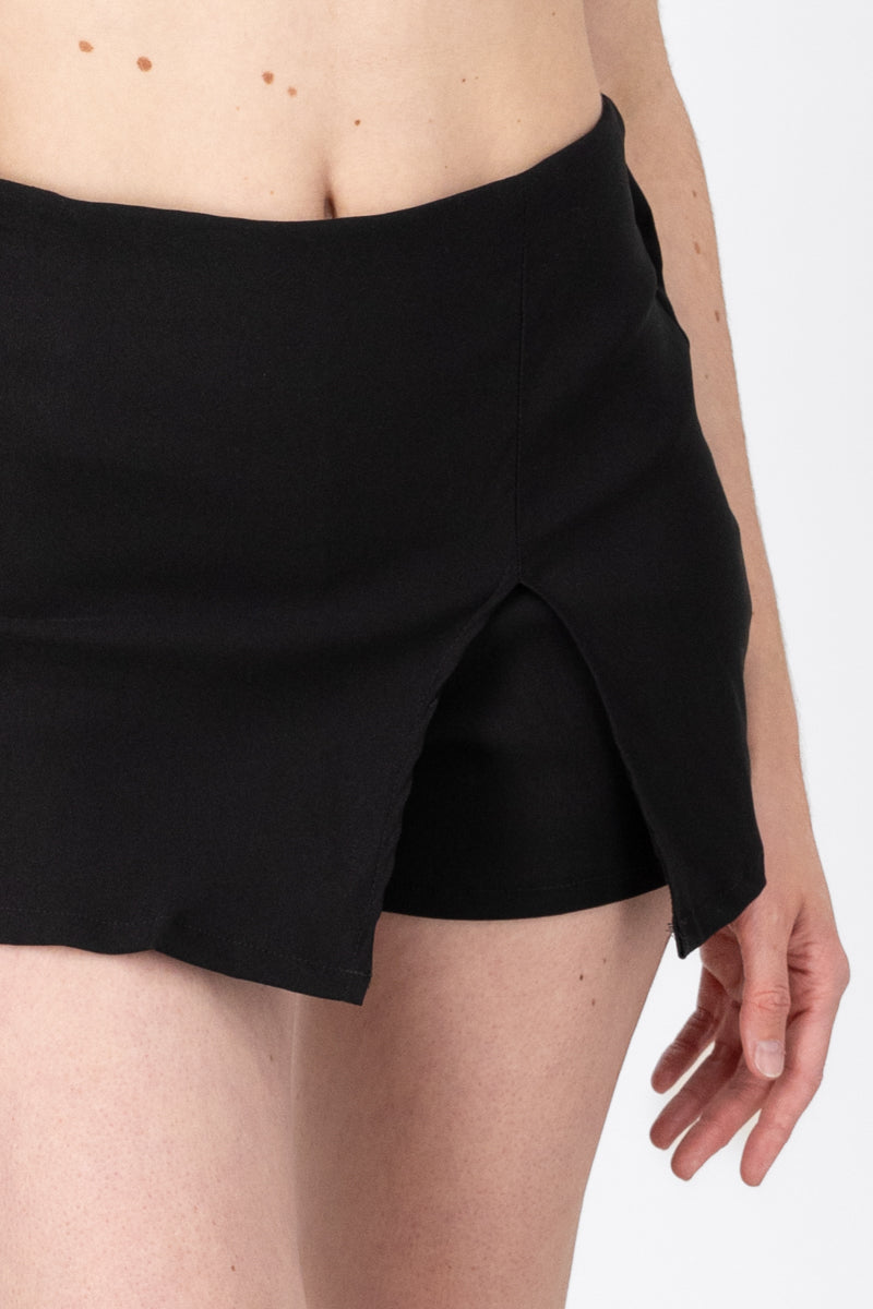 Falda Short Detalle Abertura NEGRO