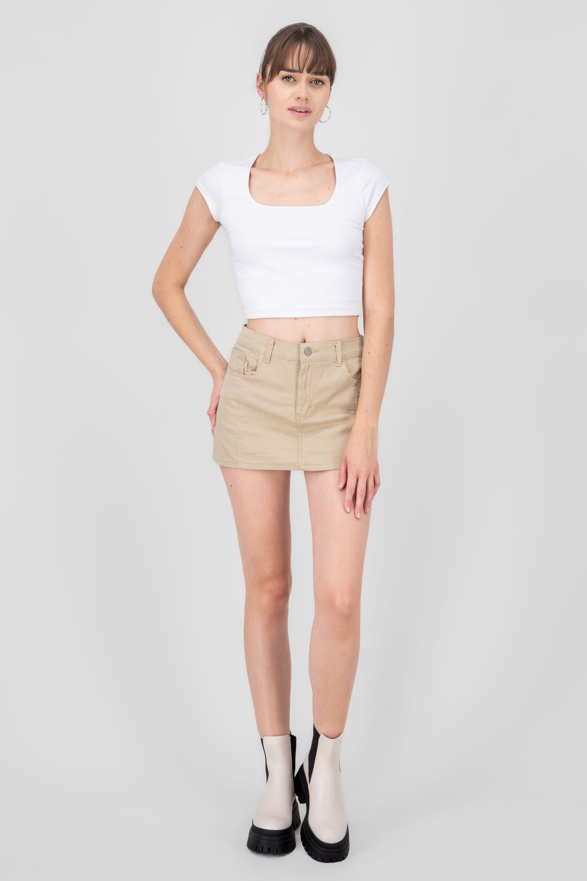 Falda short cortes HUESO