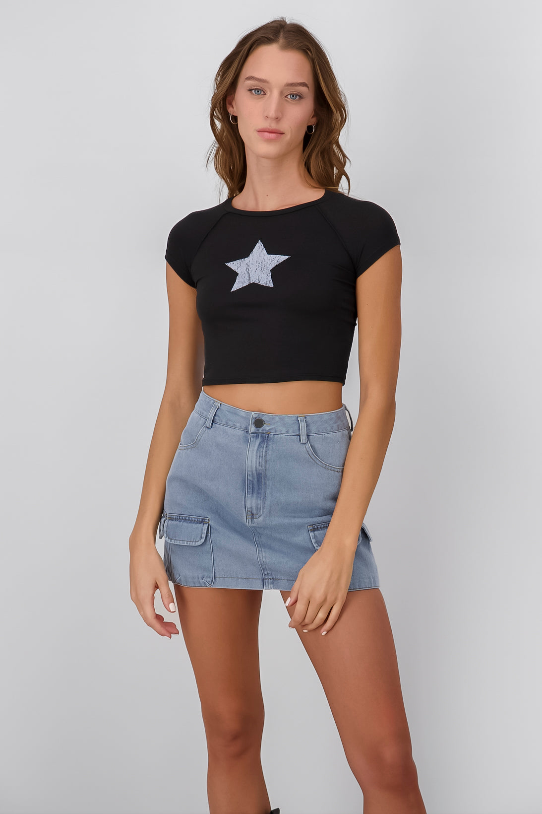 Playera crop estrella detalle cortes NEGRO