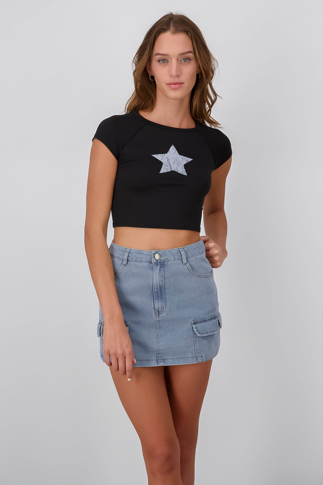 Playera crop estrella detalle cortes NEGRO