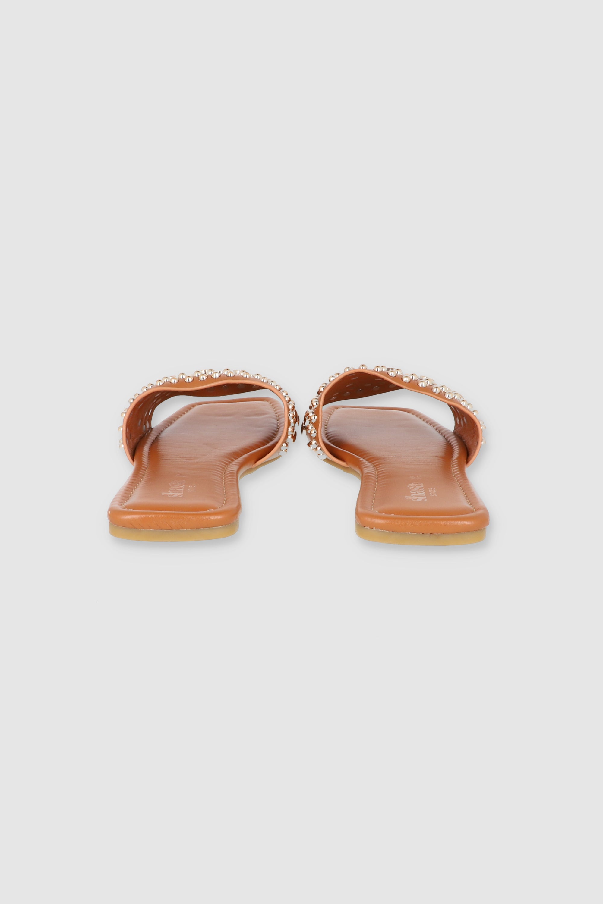 SANDALIA STUDS PU CAMELLO