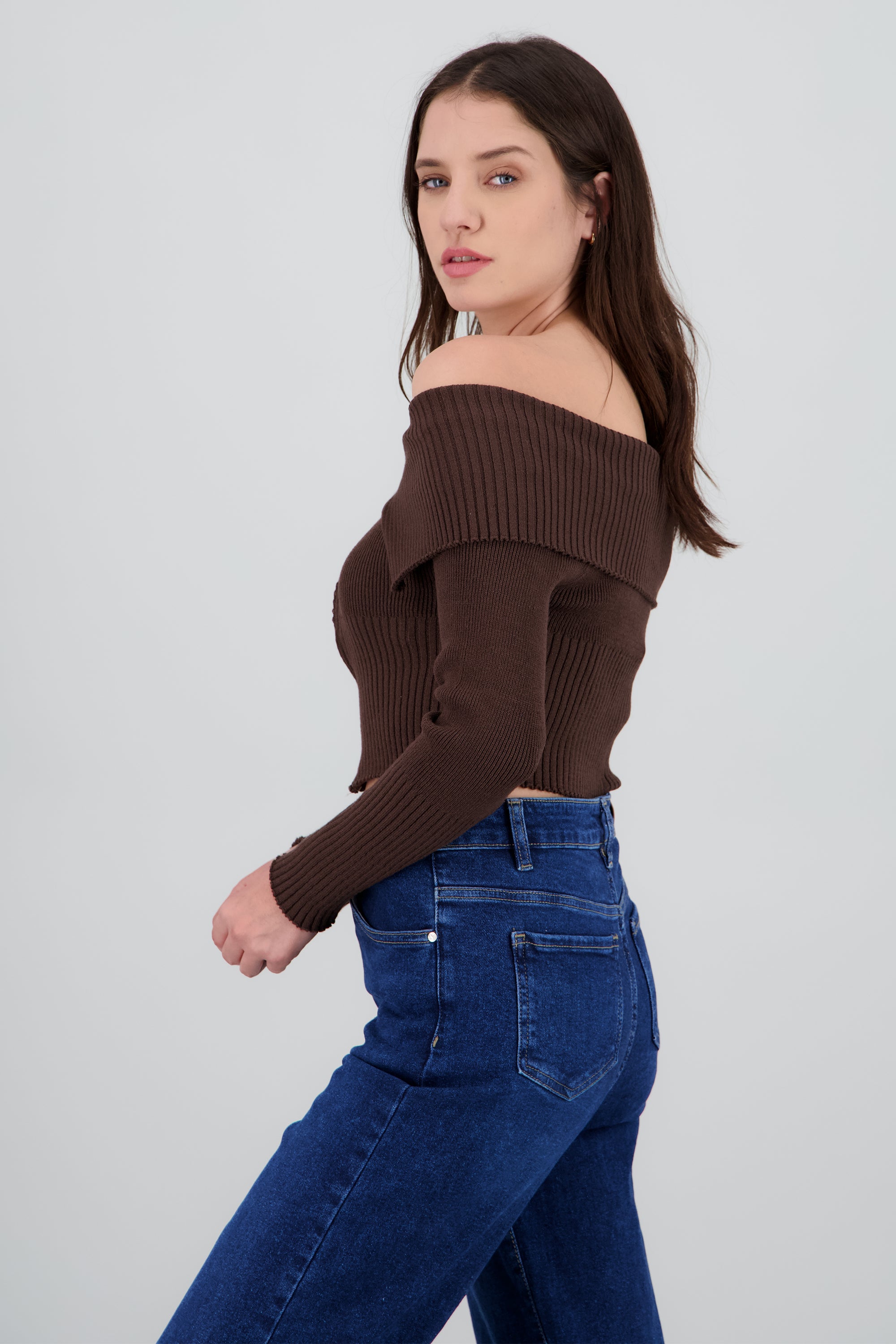 DARK BROWN
