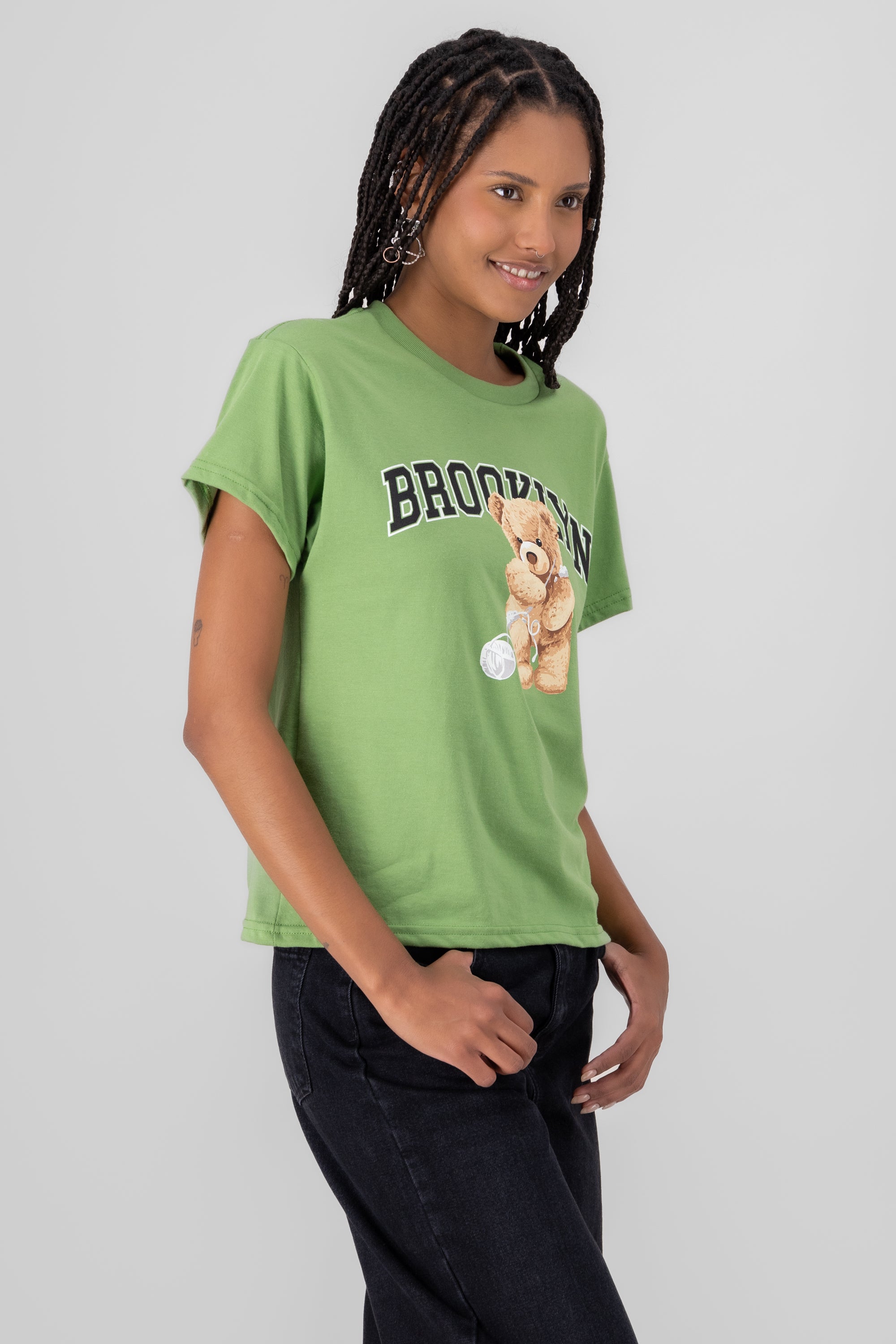 Playera Manga Corta Osito Brooklyn VERDE PASTO