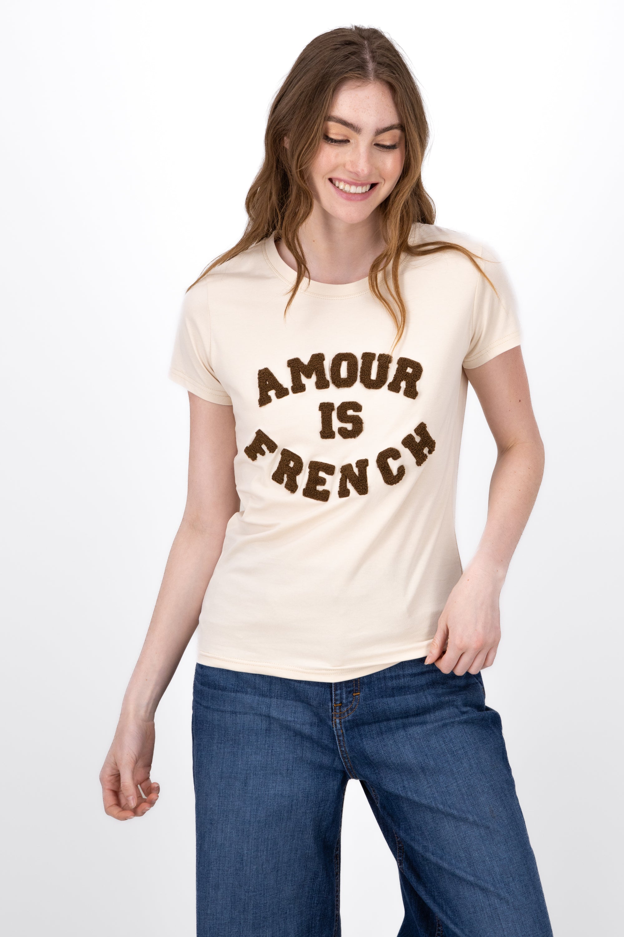 Playera Estampado Amour Is French BEIGE