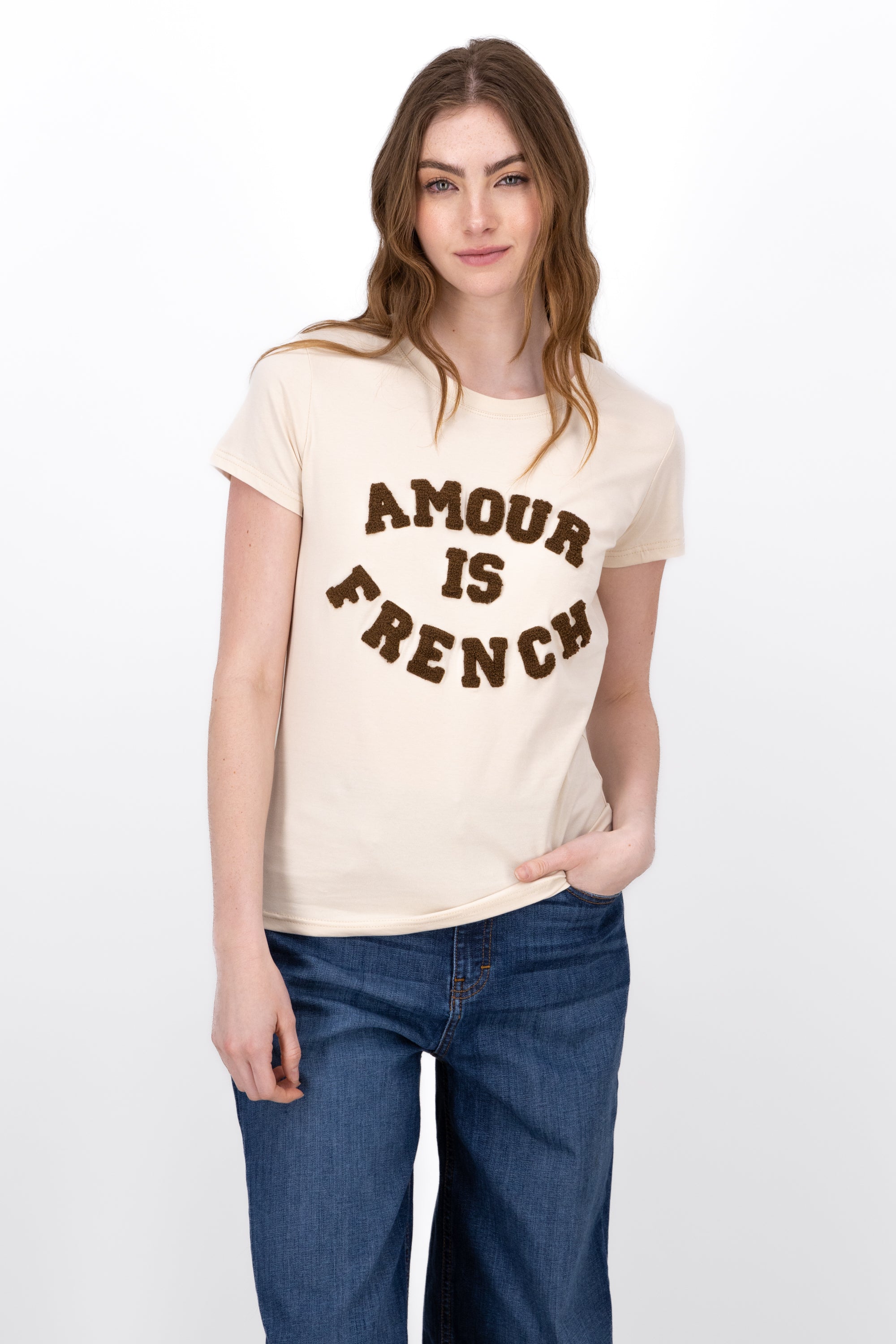 Playera Estampado Amour Is French BEIGE