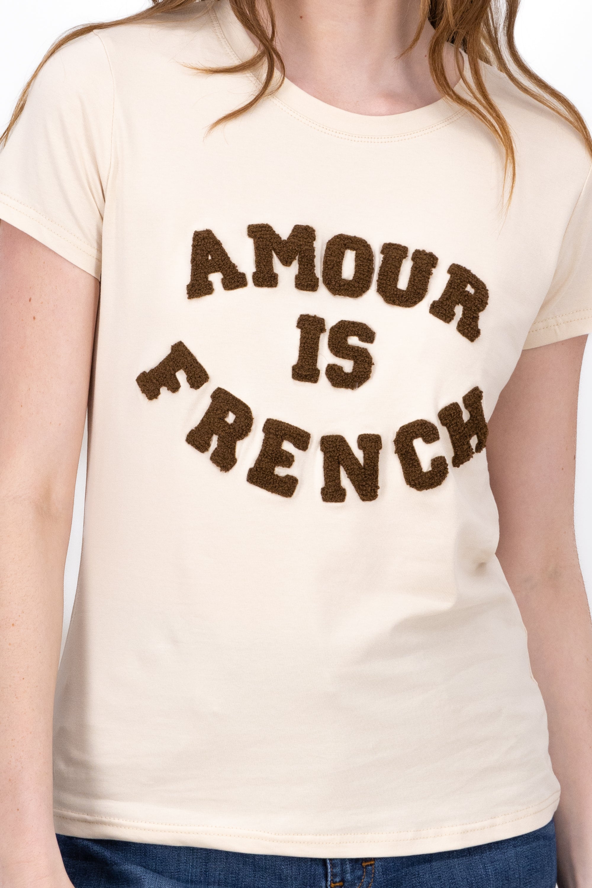 Playera Estampado Amour Is French BEIGE