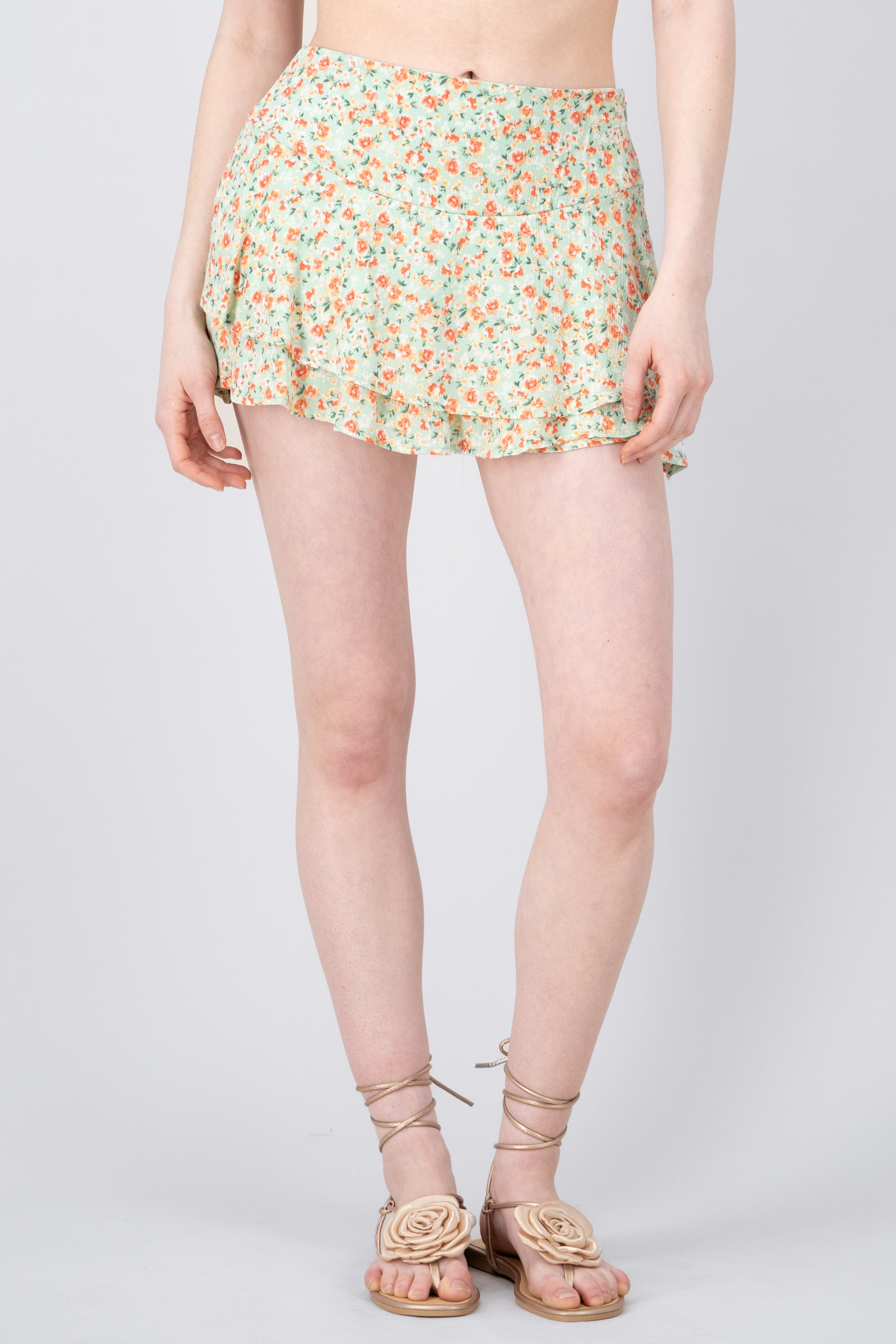 Falda short flores olanes