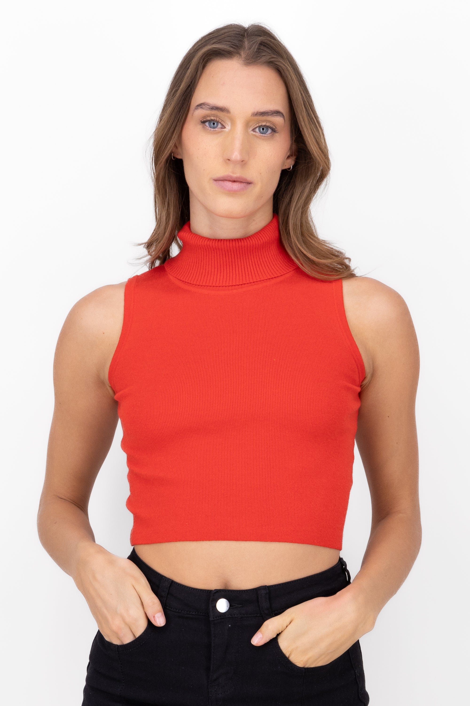 Top tejido cuello alto sin mangas