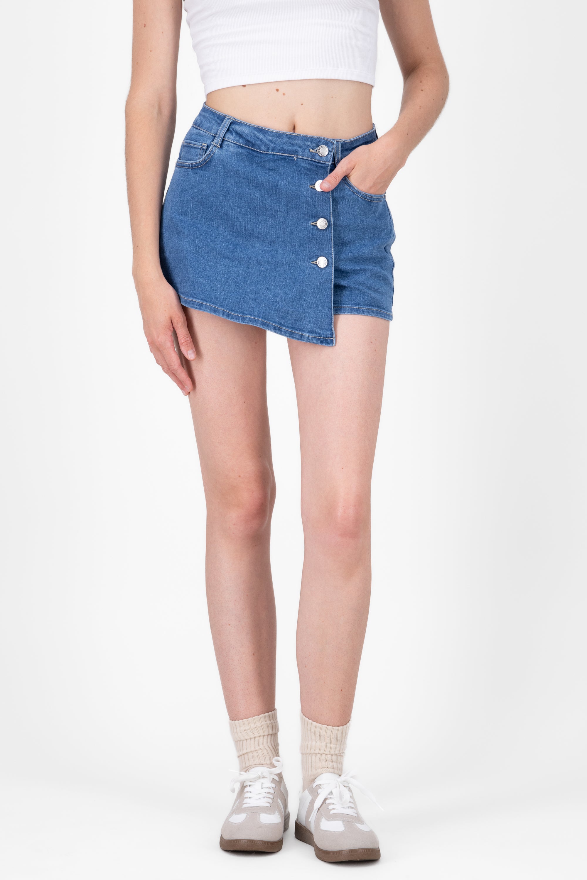 Falda short cruzada detalle botones MEDIUM WASH