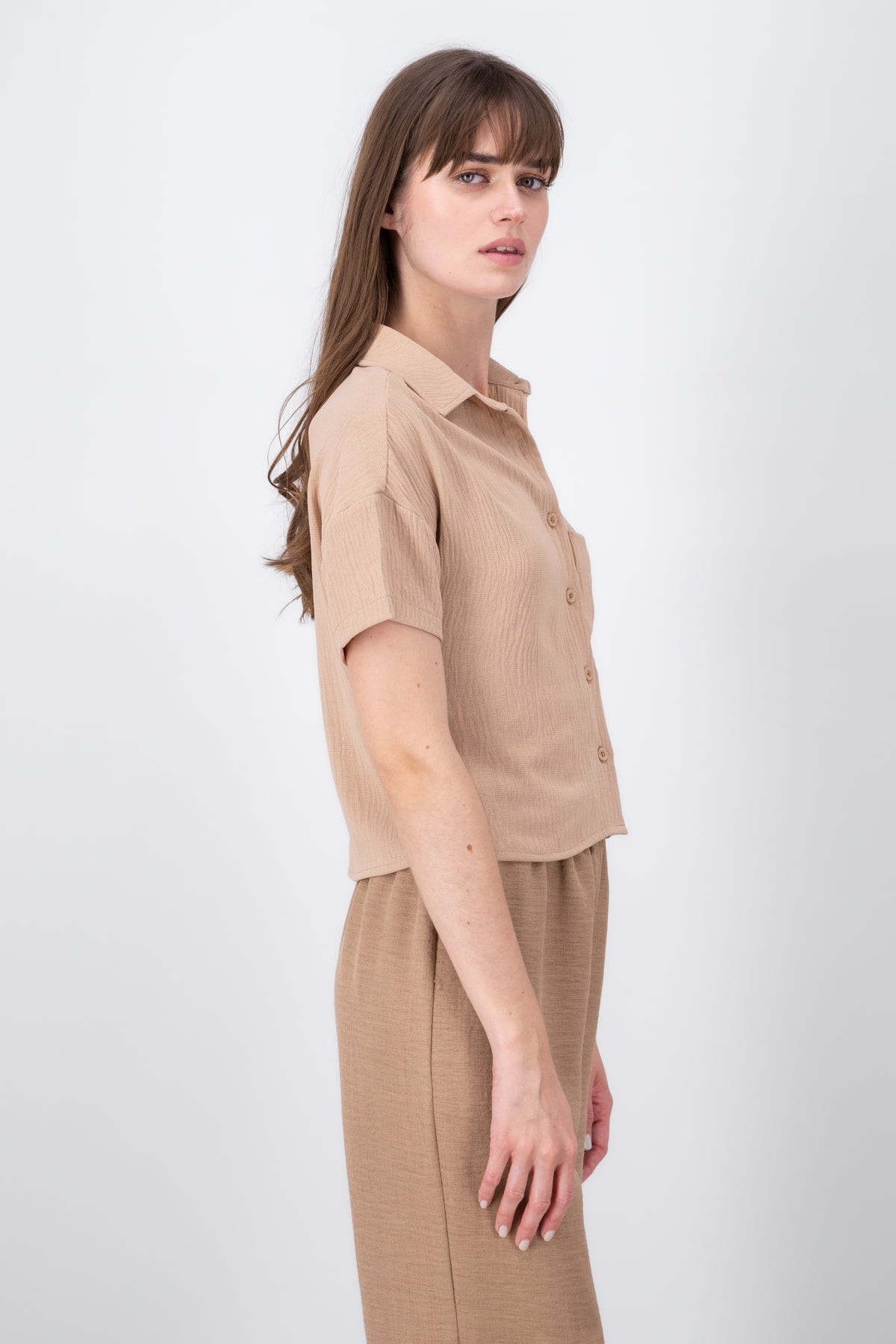 Camisa crop detalle bolsas TAUPE