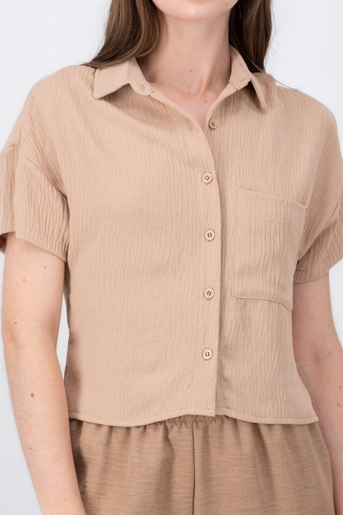 Camisa crop detalle bolsas TAUPE