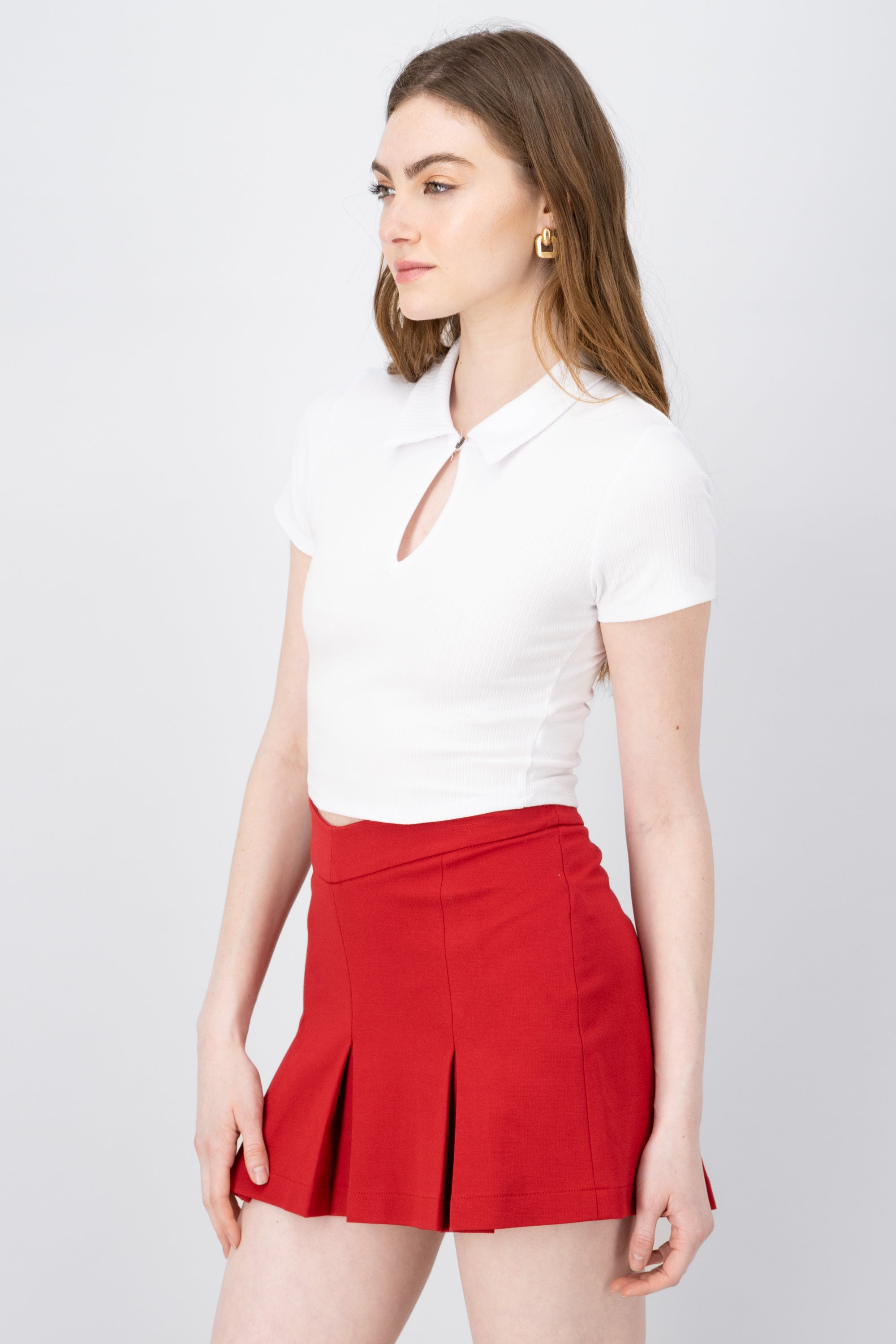 Top de cuello polo con cut out BLANCO