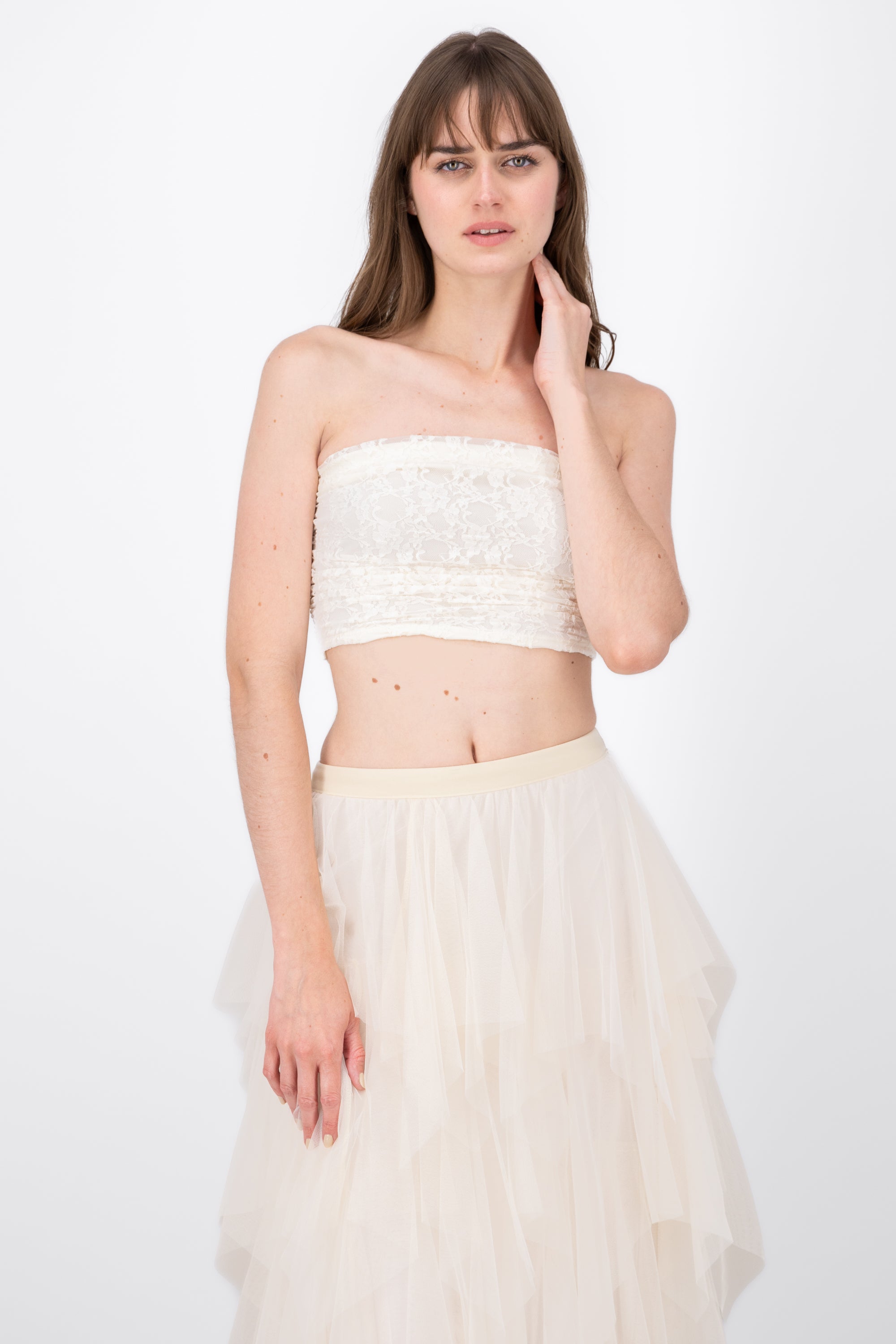 Top Strapless Fruncido De Encaje CREMA