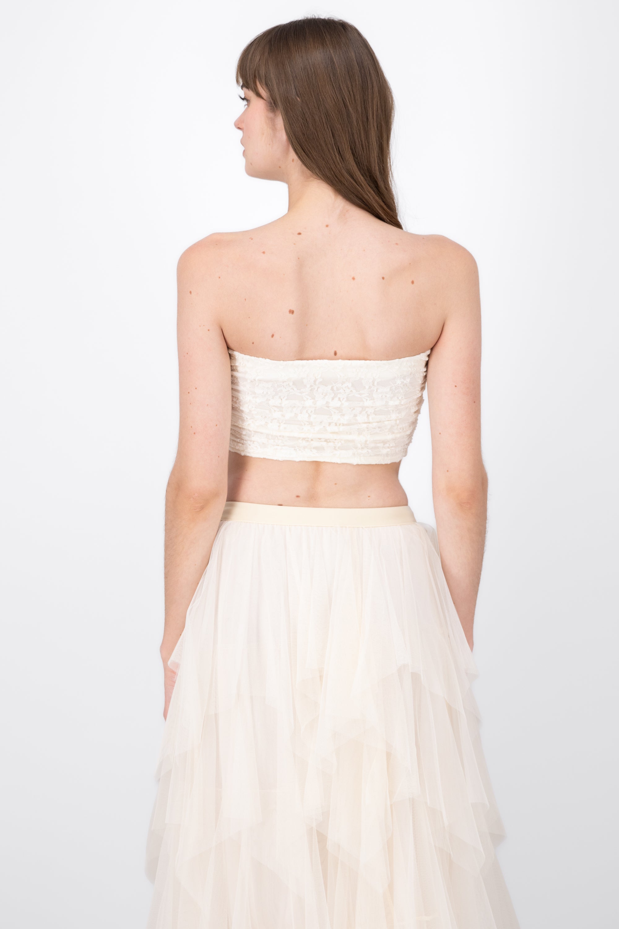 Top Strapless Fruncido De Encaje CREMA