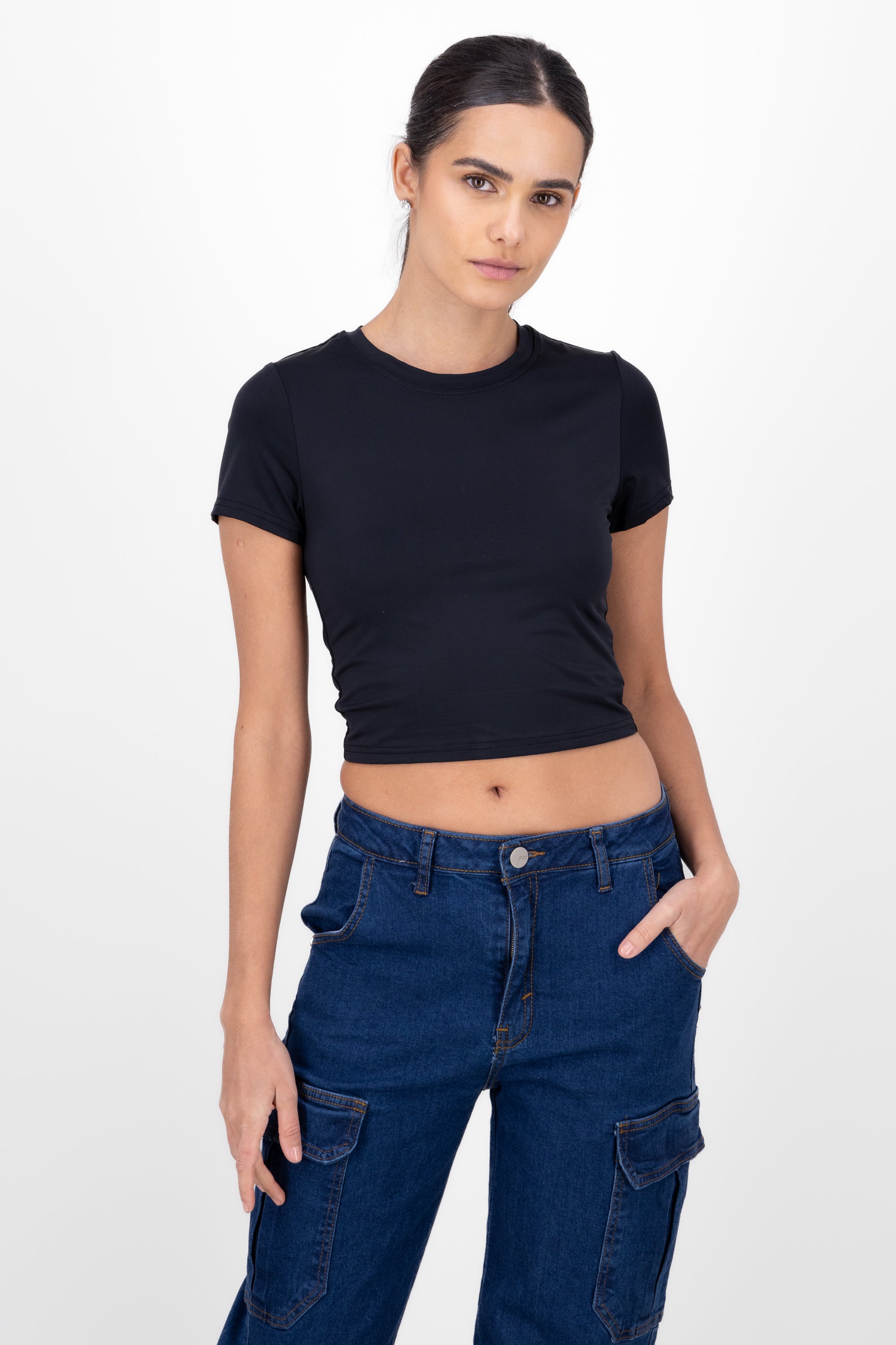 Playera crop manga corta NEGRO