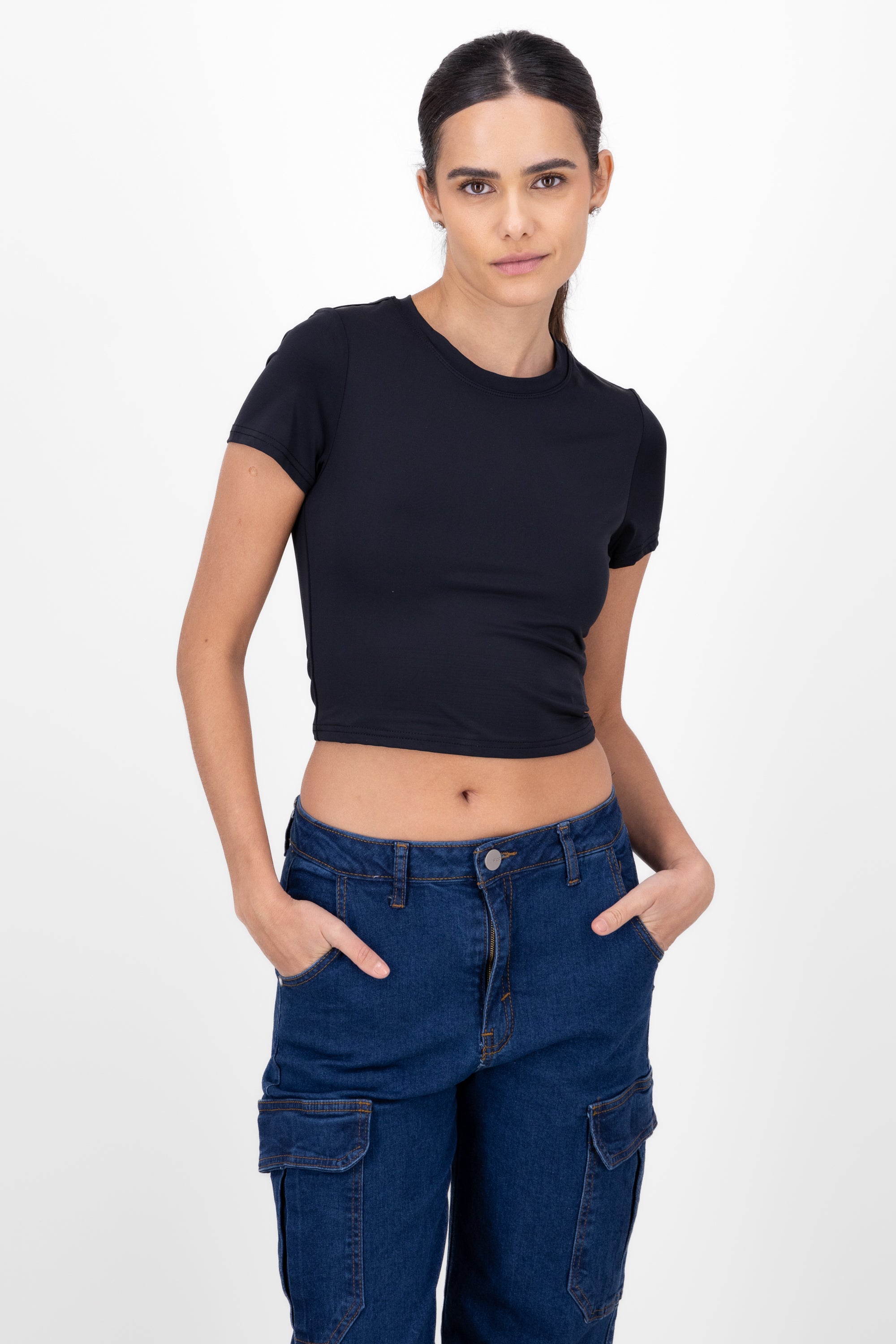 Playera crop manga corta NEGRO