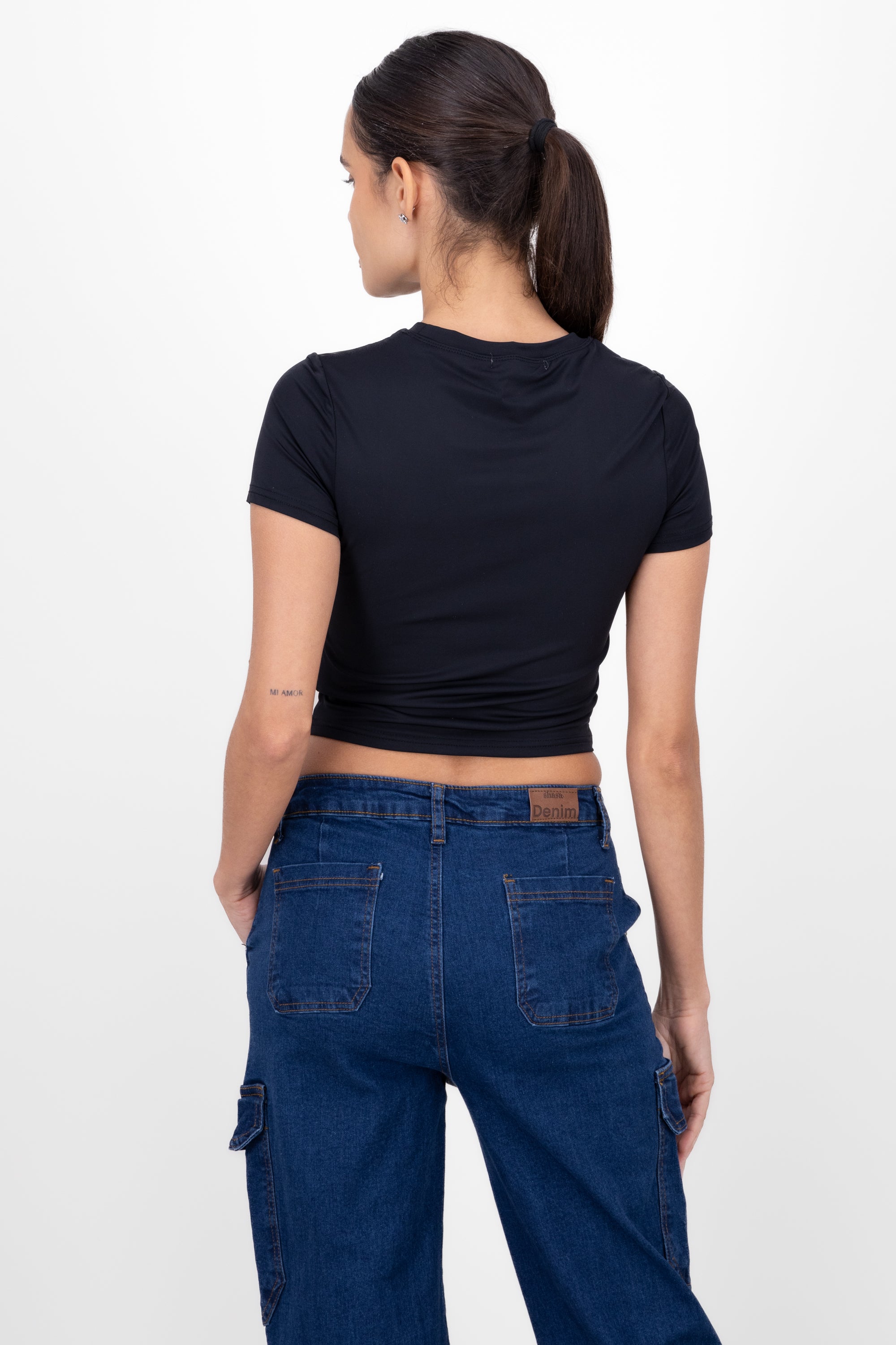 Playera crop manga corta NEGRO