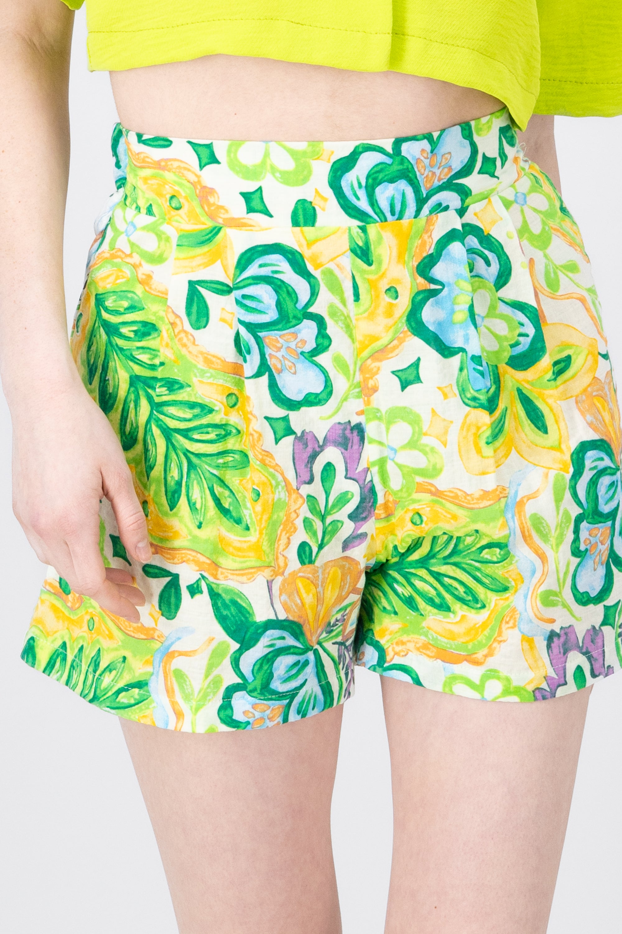 Short Flores Detalle Pinzas VERDE COMBO