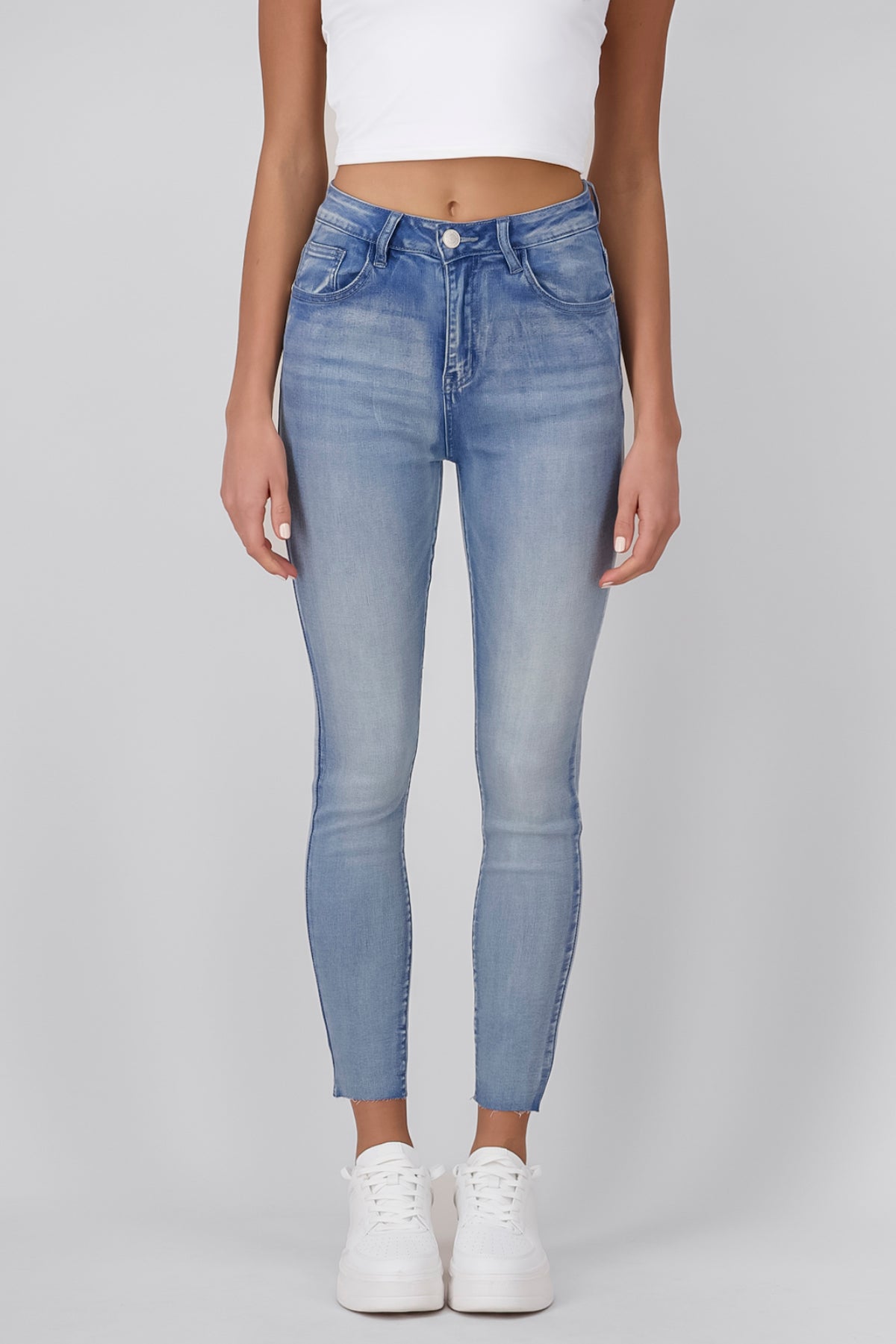 Jeans skinny basicos MEDIUM WASH