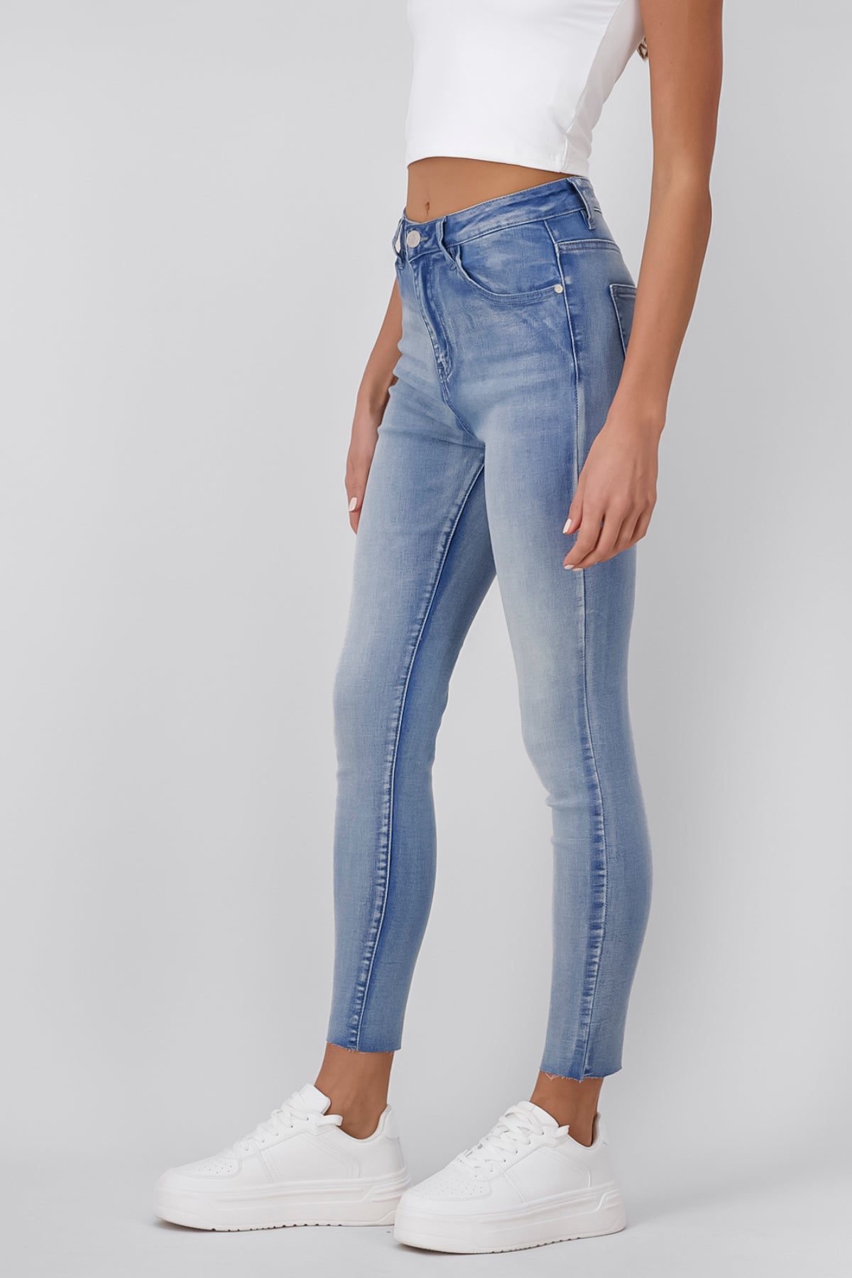 Jeans skinny basicos MEDIUM WASH