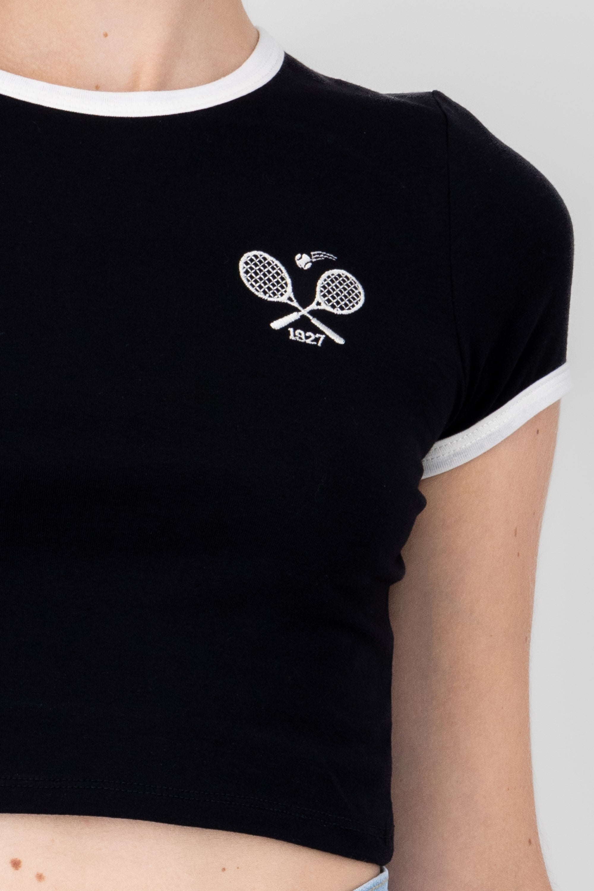 Playera Crop Tenis Contraste NEGRO