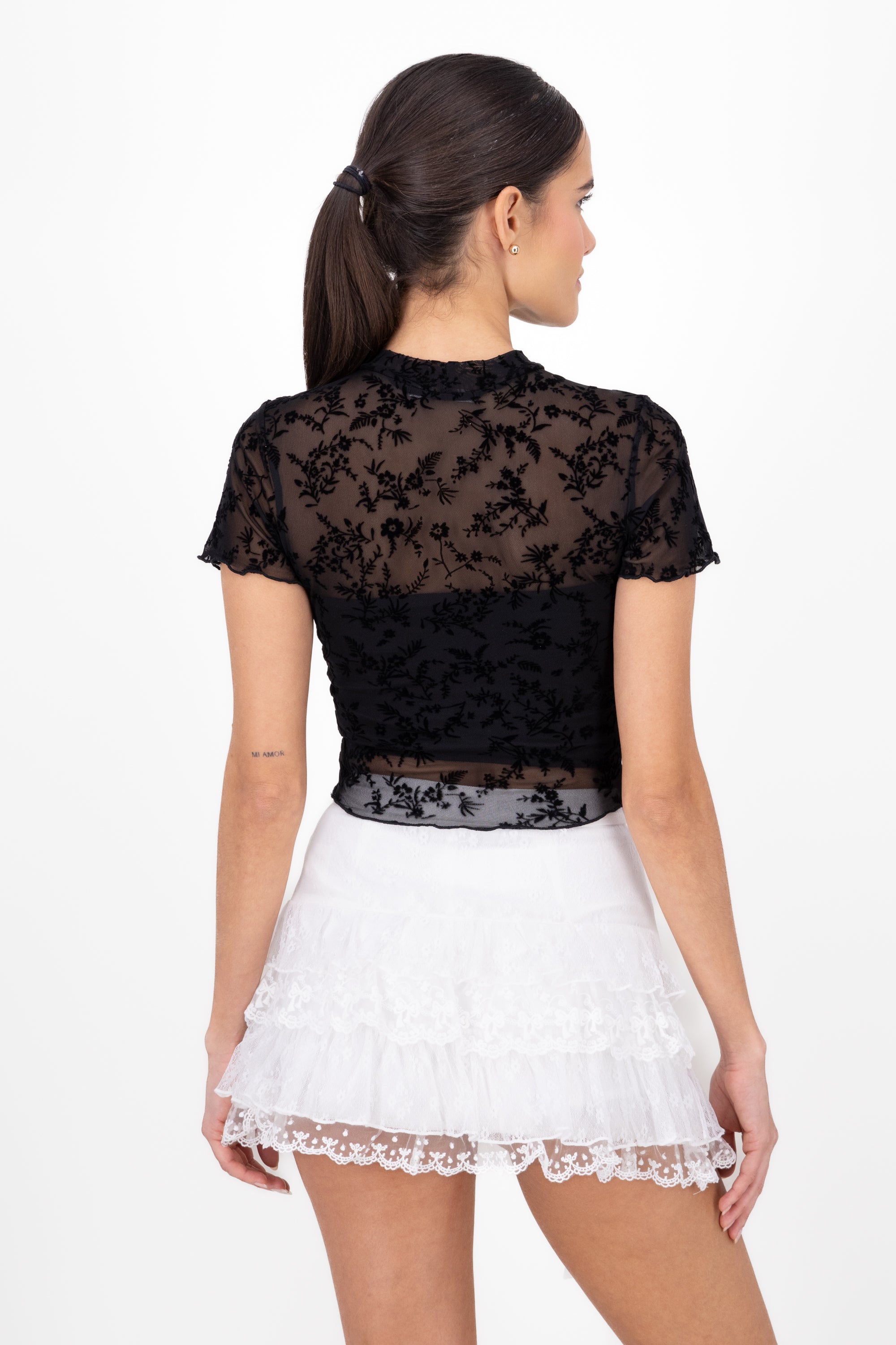 Top mesh flock floral manga corta NEGRO