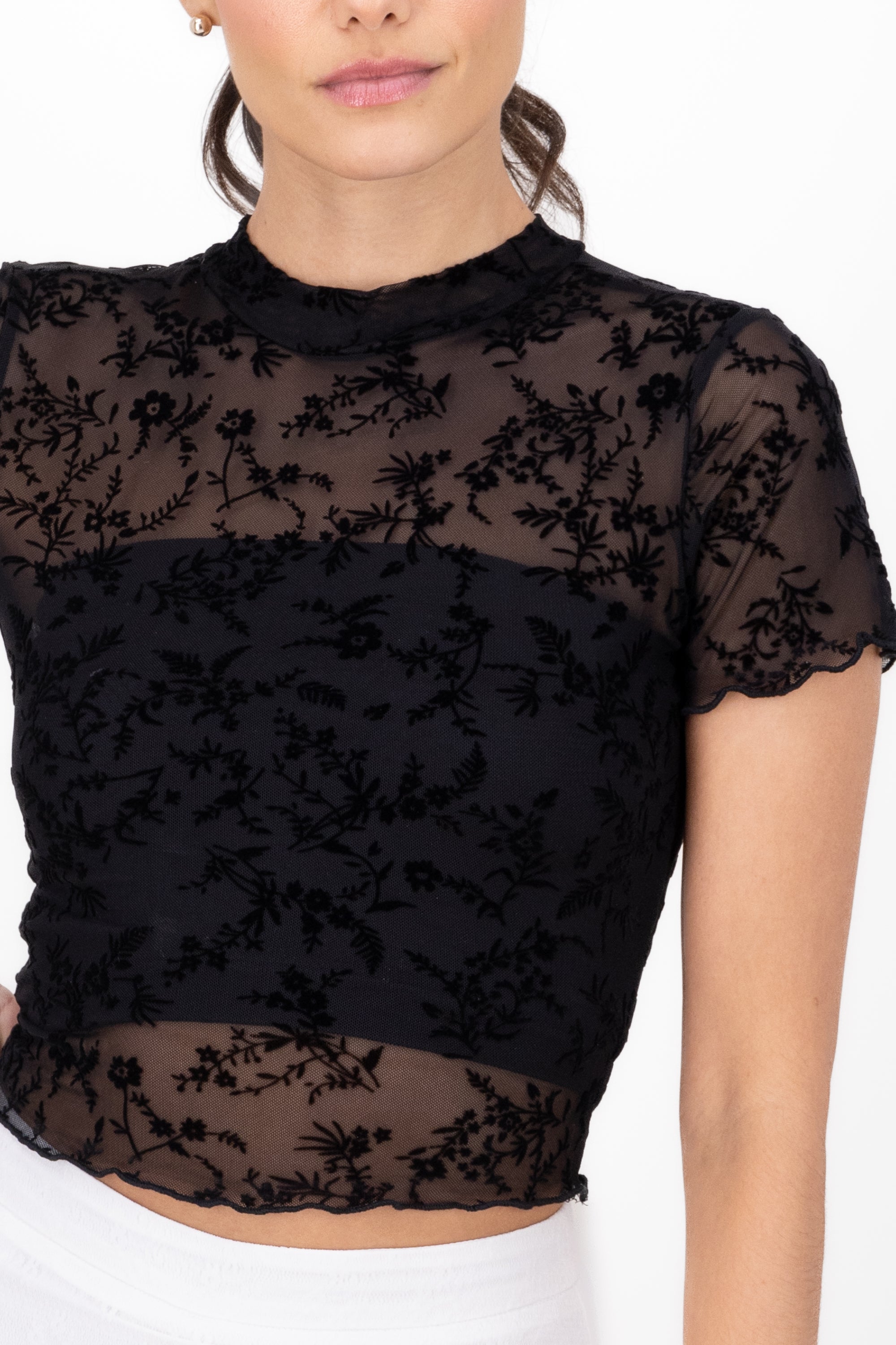 Top mesh flock floral manga corta NEGRO