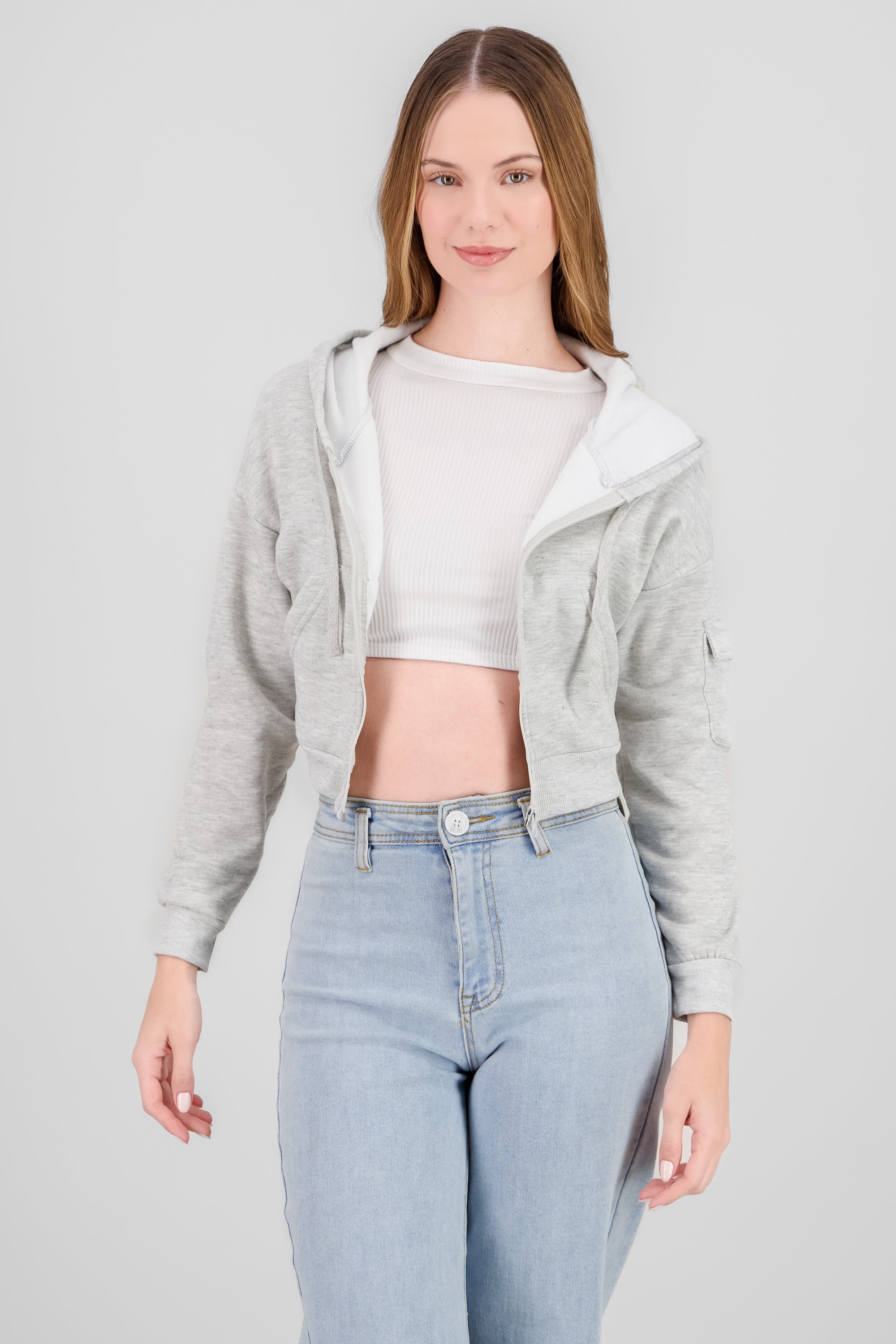 Sudadera cropped con bolsa cargo