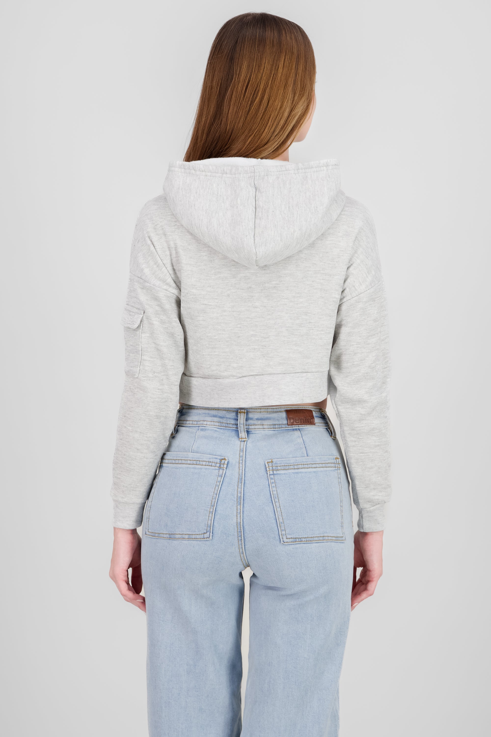Sudadera cropped con bolsa cargo