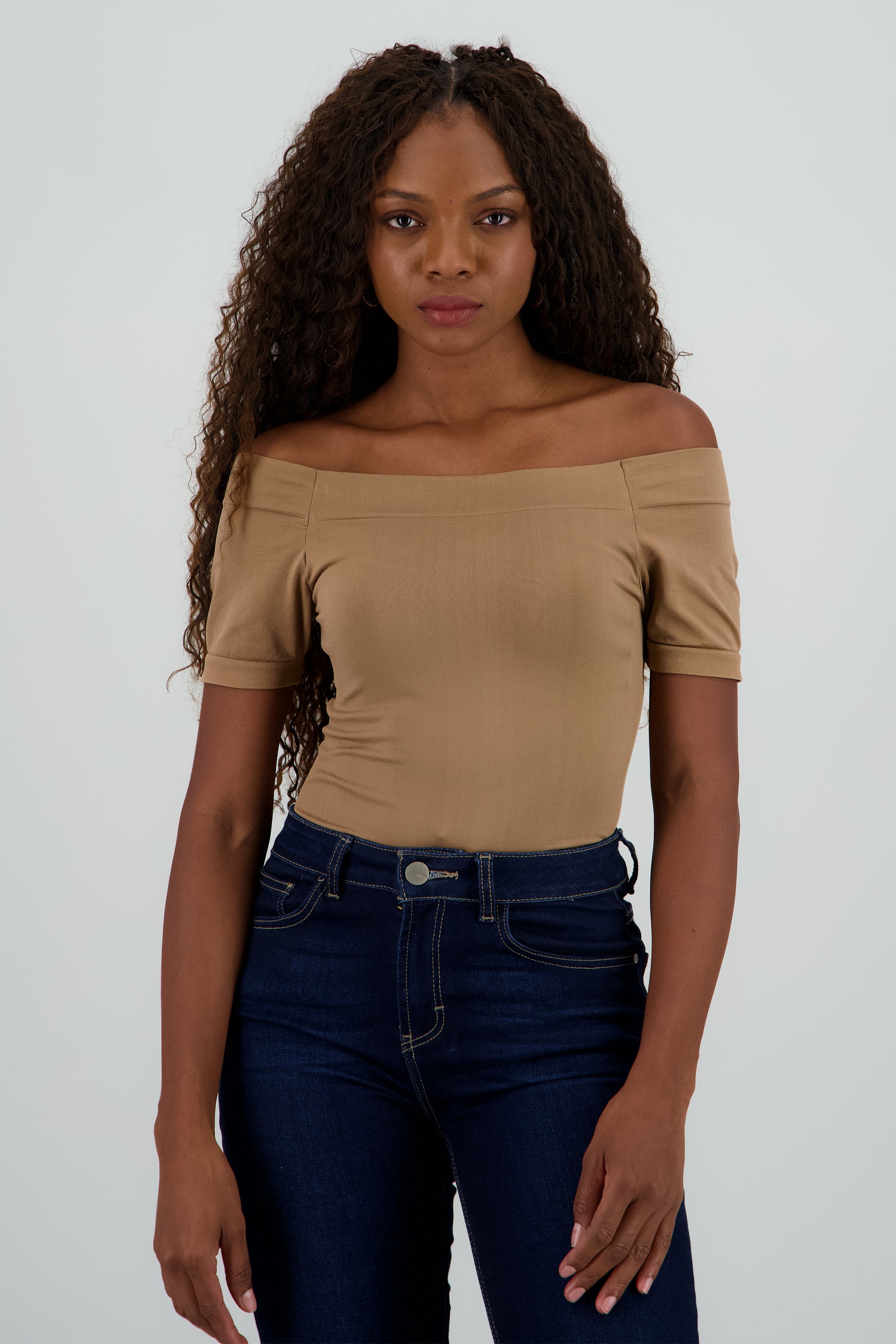 Bodysuit Liso Hombros Descubiertos CAMELLO