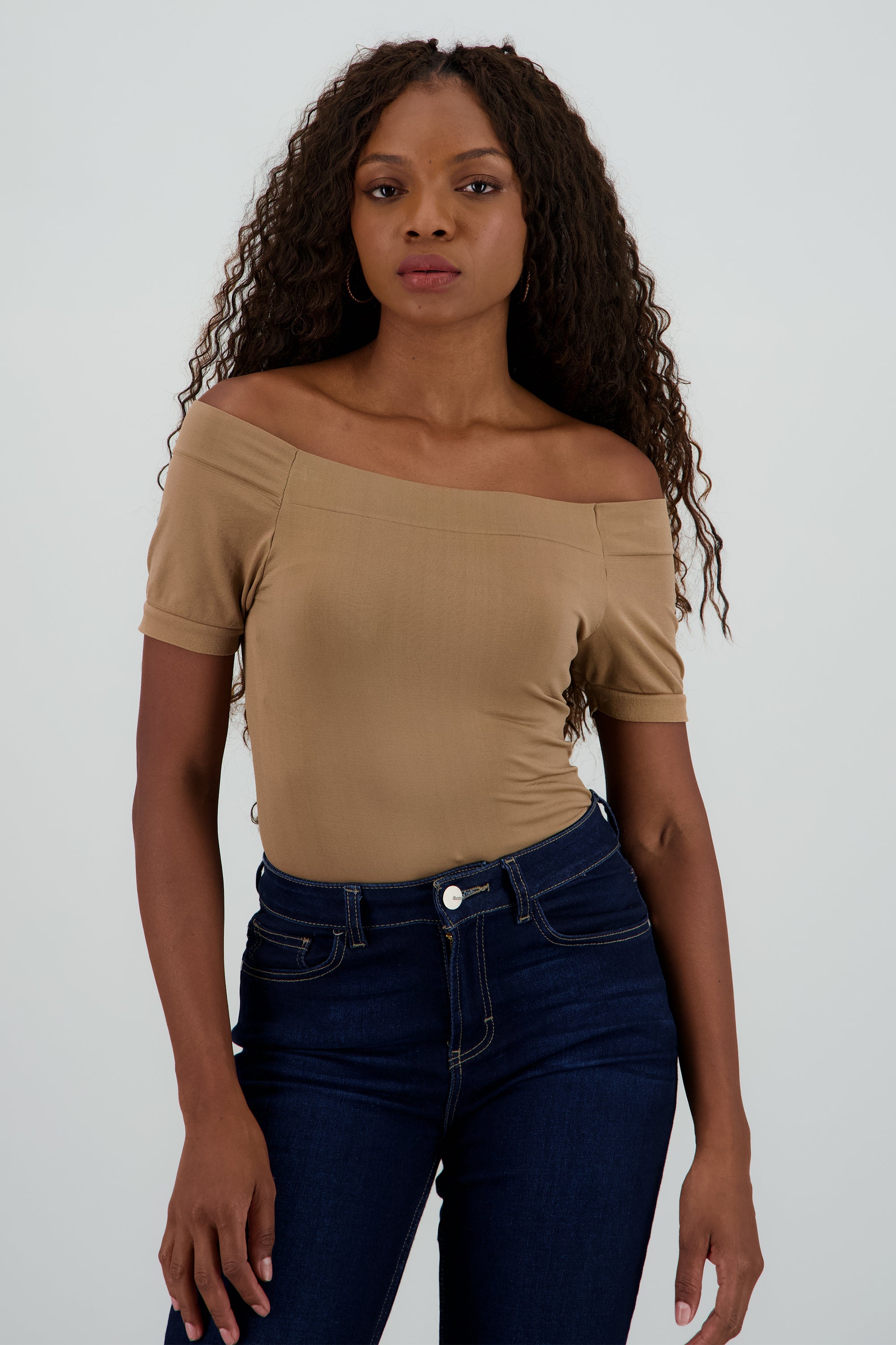 Bodysuit Liso Hombros Descubiertos CAMELLO