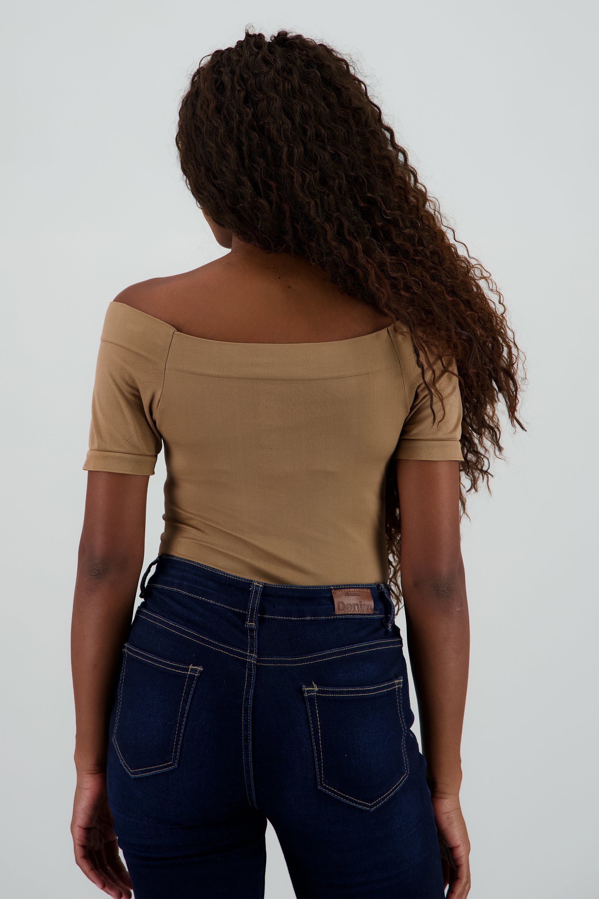 Bodysuit Liso Hombros Descubiertos CAMELLO