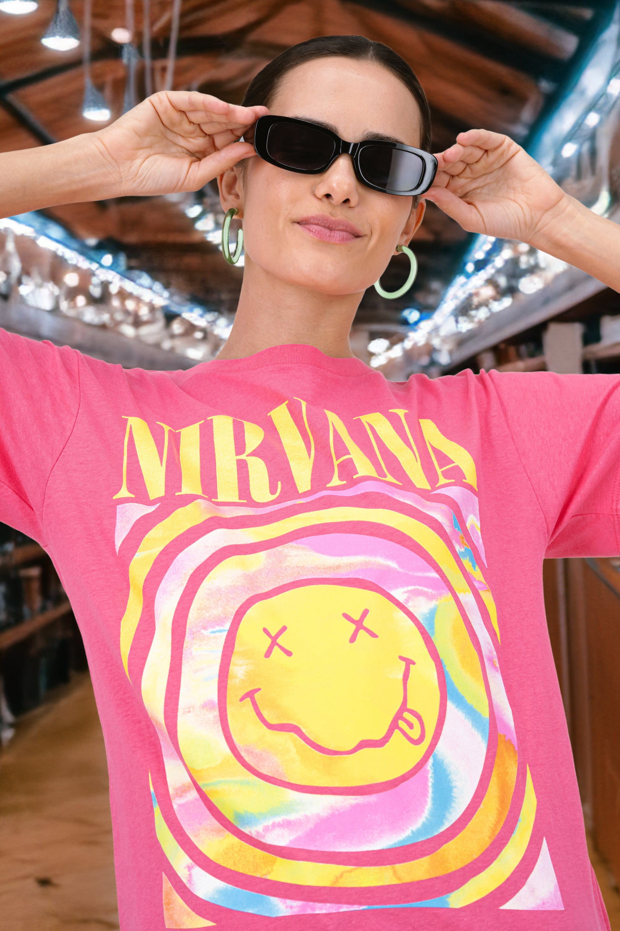 Playera nirvana logo  colores ROSA