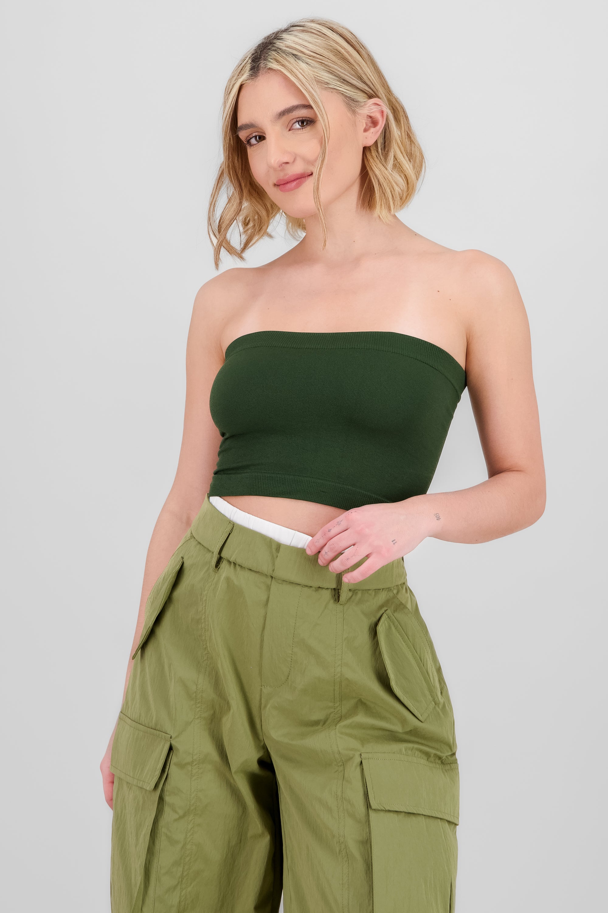 Top strapless liso VERDE CAZADOR