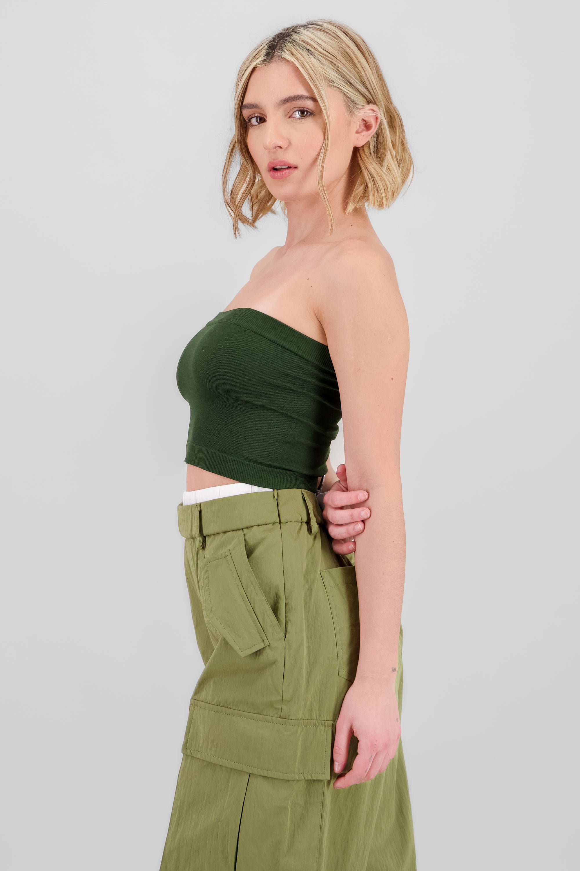 Top strapless liso VERDE CAZADOR