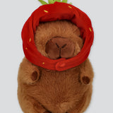 Peluche capibara gorro fresa