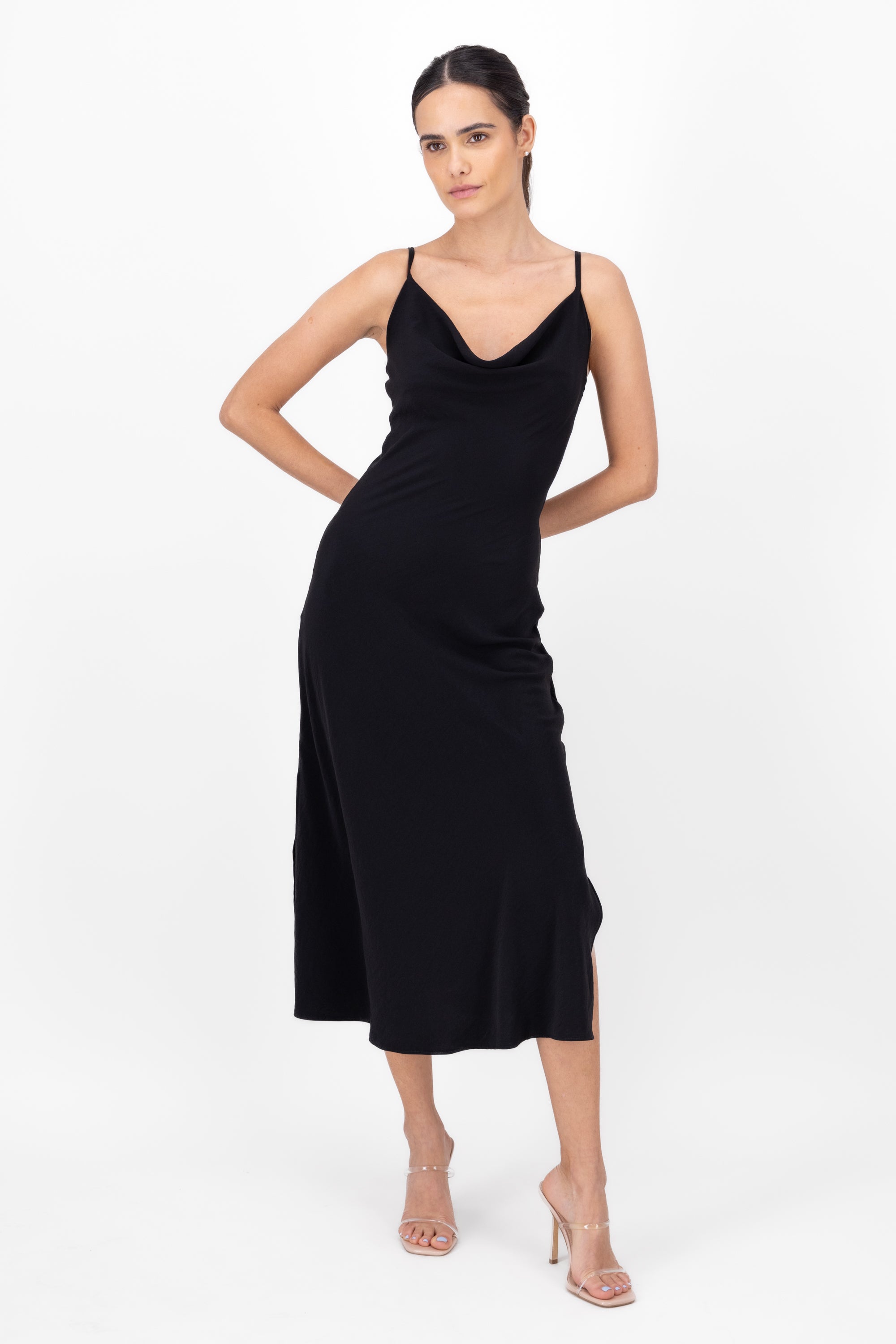 Vestido maxi tirantes escote columpio NEGRO