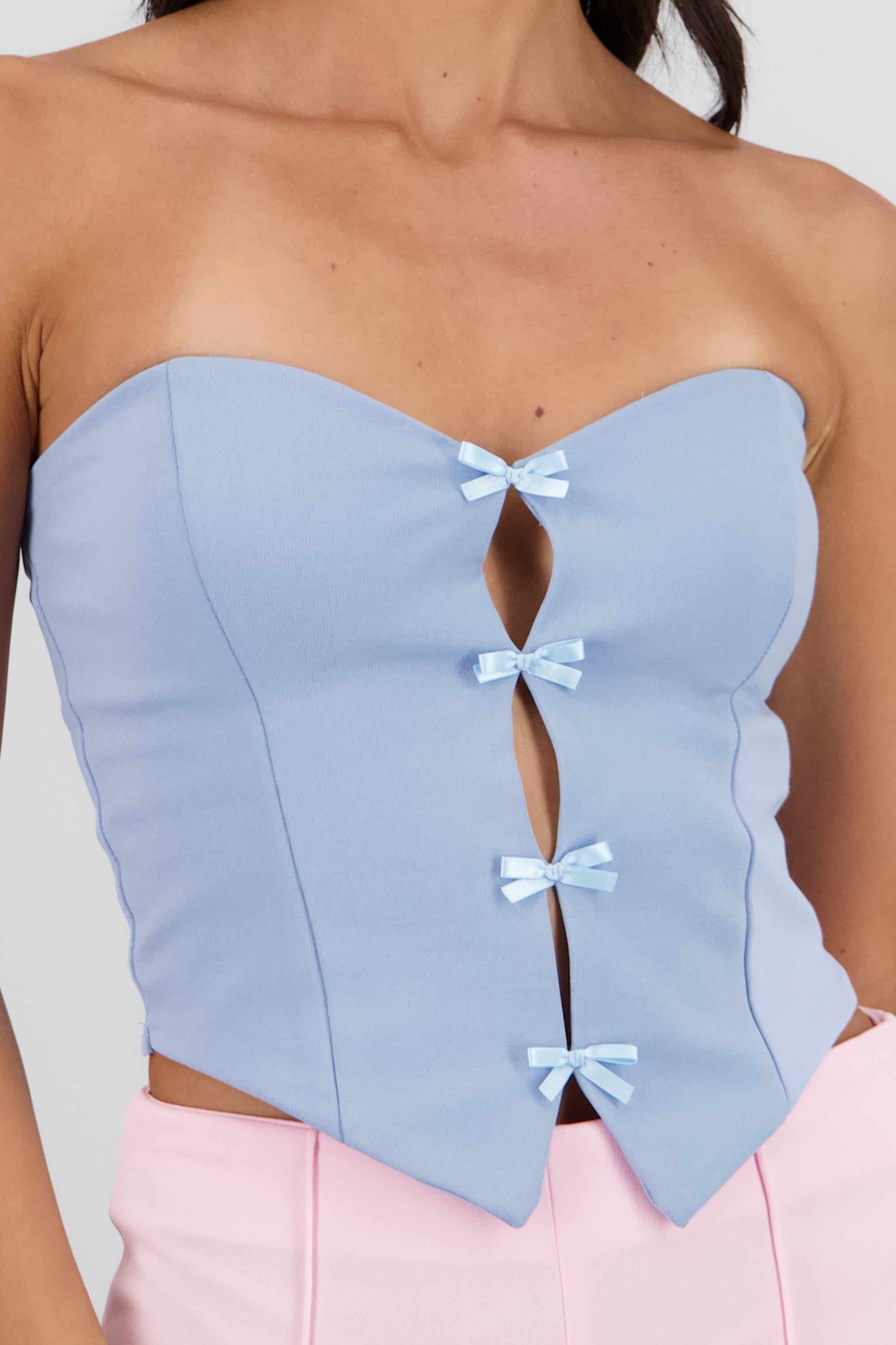 Top strapless detalle moños AZUL PASTEL