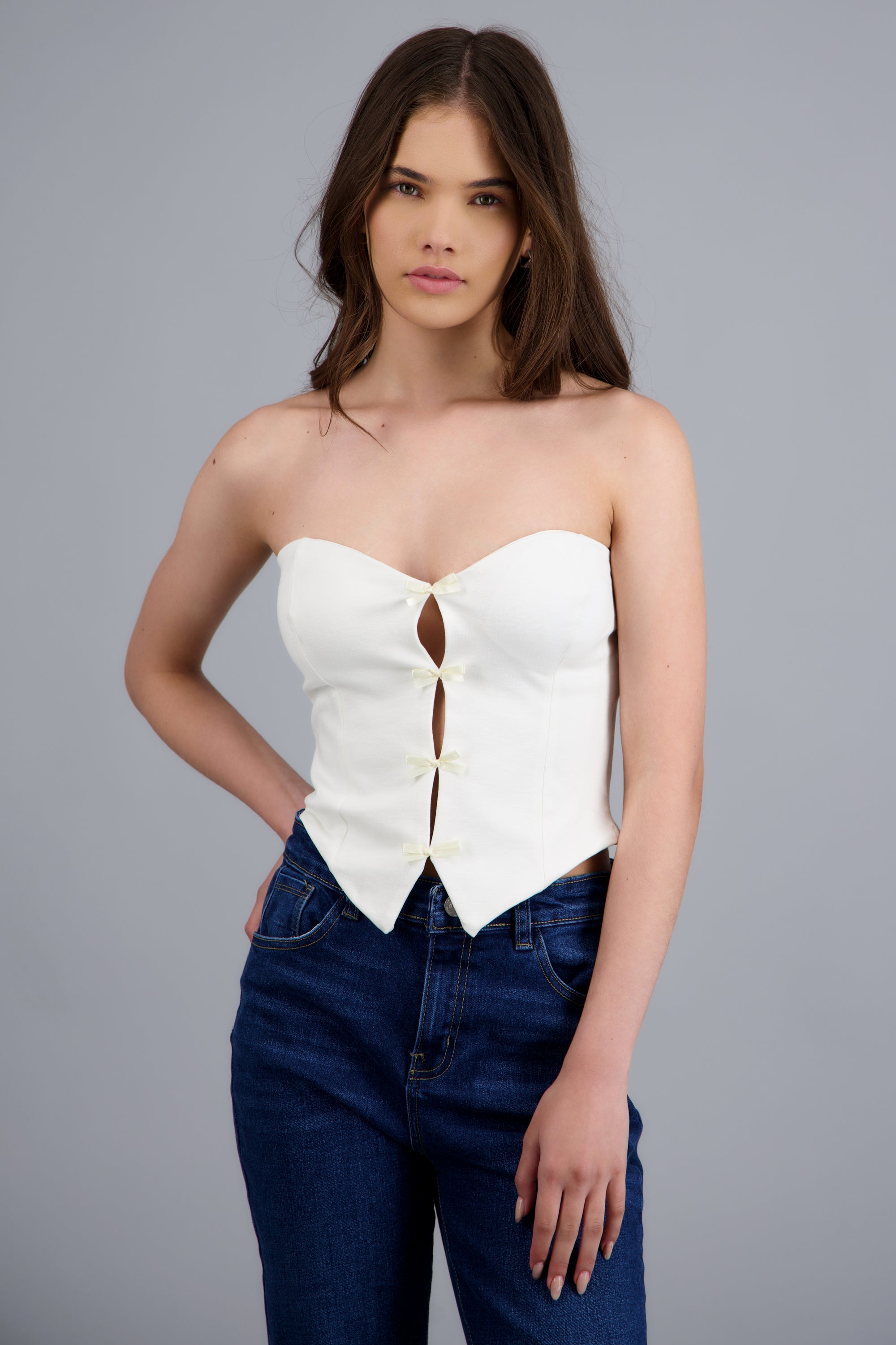 TOP STRAPLESS DET MOÑOS BLANCO